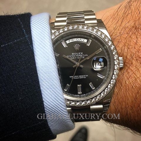 Đồng Hồ Rolex Day-Date 228349RBR Mặt Số Đen Vành Kim Cương