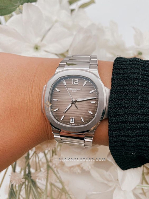 Đồng Hồ Patek Philippe Nautilus 7118/1A-011