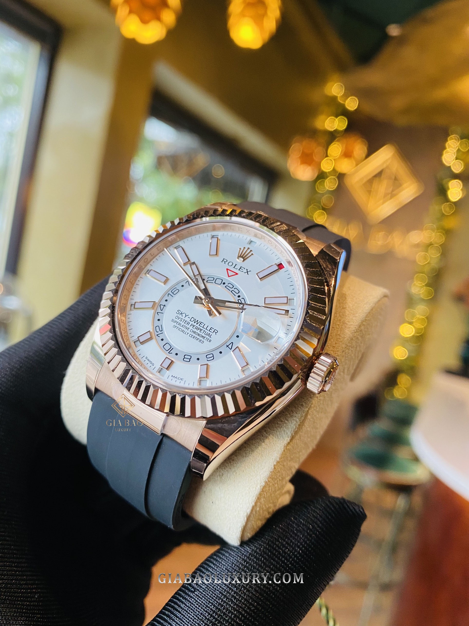 Đồng Hồ Rolex Sky Dweller 326235 Mặt Số Trắng