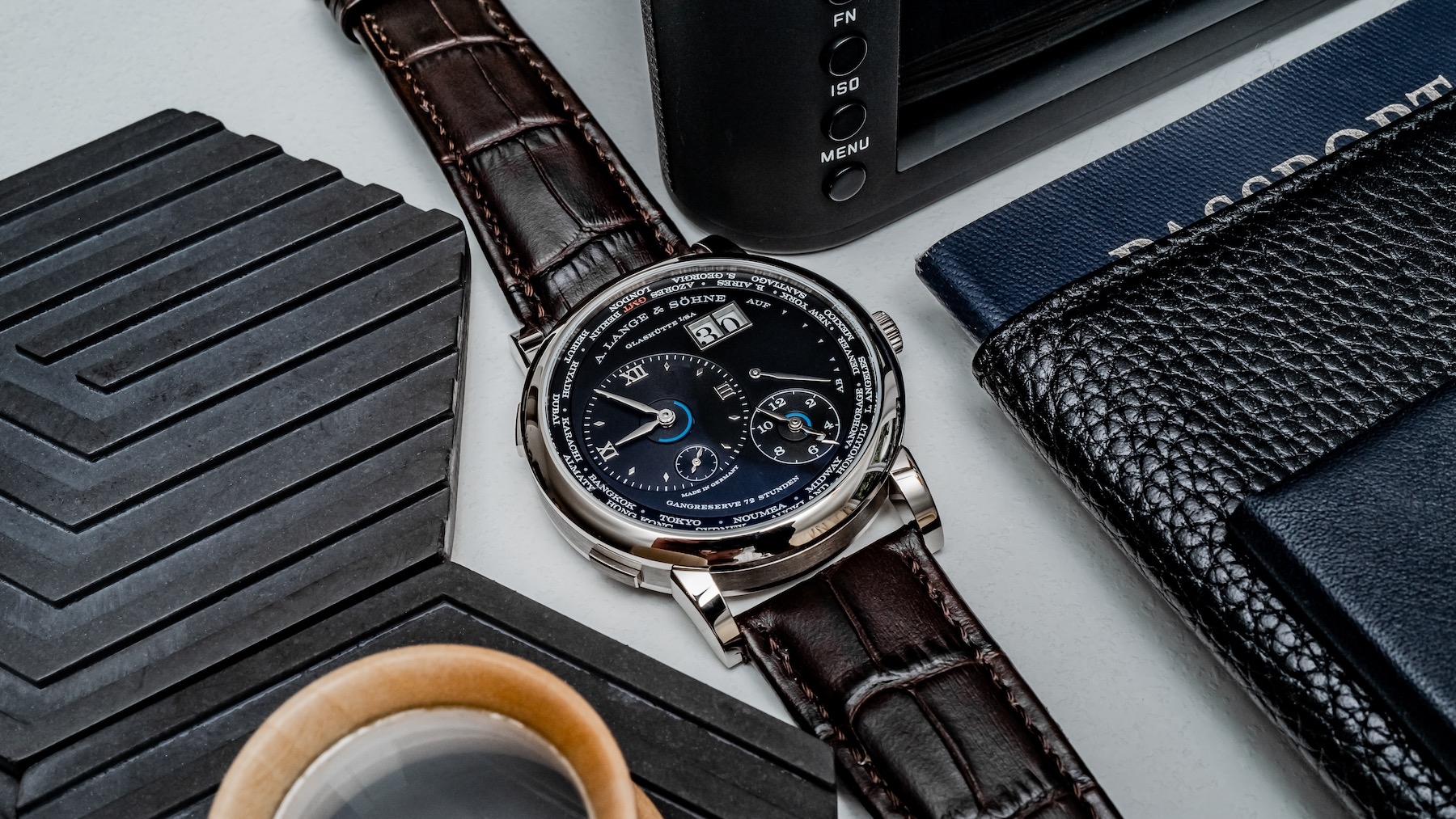 A. Lange & Sohne Lange 1 Time Zone đã chinh phục tôi như thế nào?