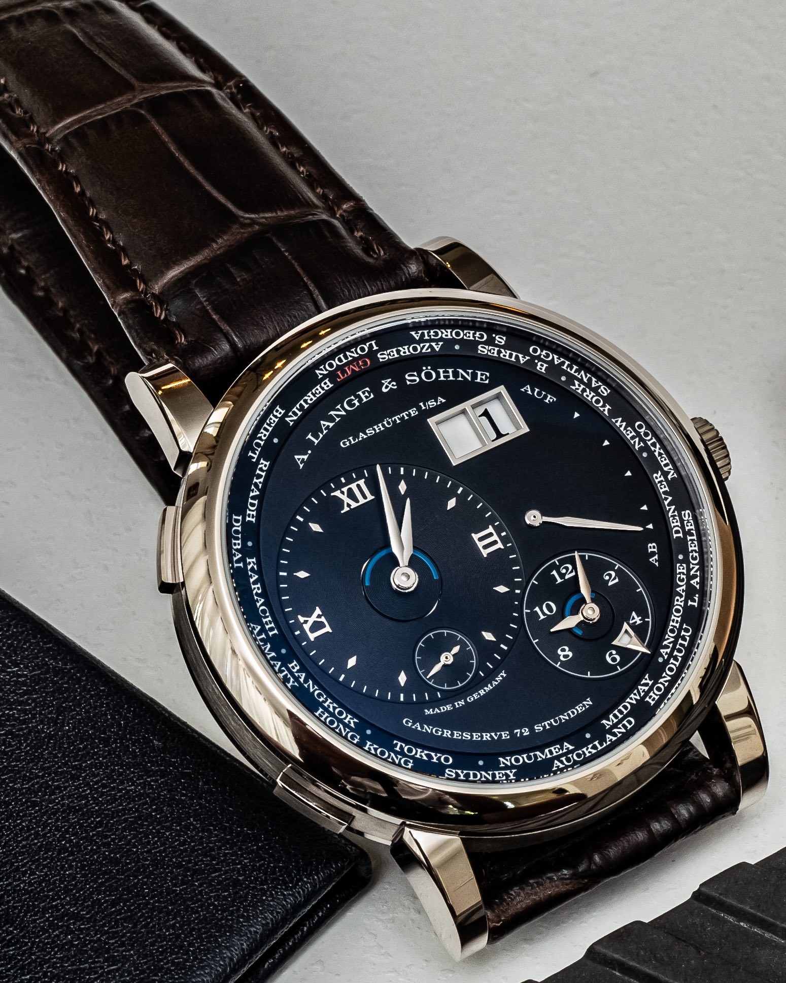 A. Lange & Sohne Lange 1 Time Zone đã chinh phục tôi như thế nào?