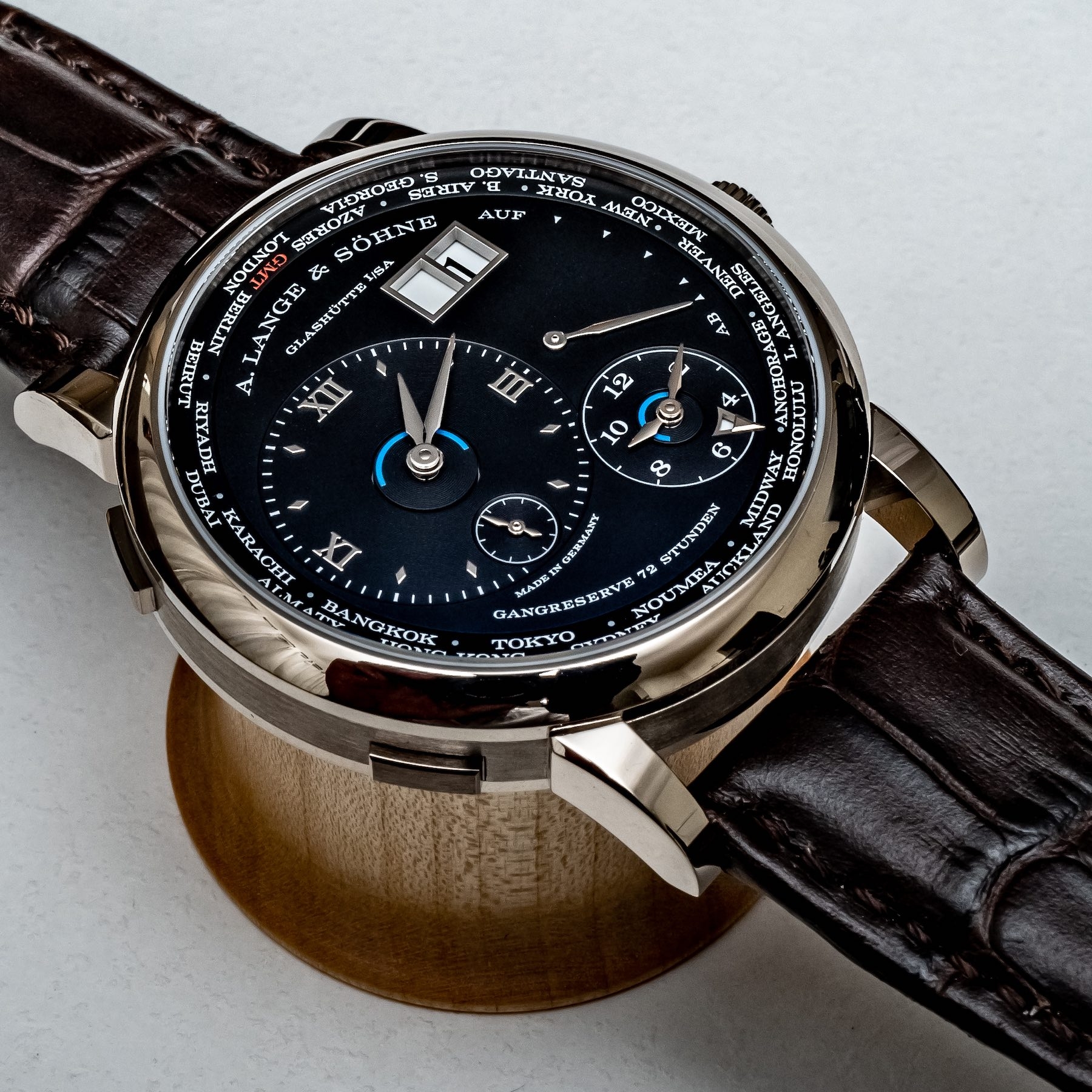 A. Lange & Sohne Lange 1 Time Zone đã chinh phục tôi như thế nào?