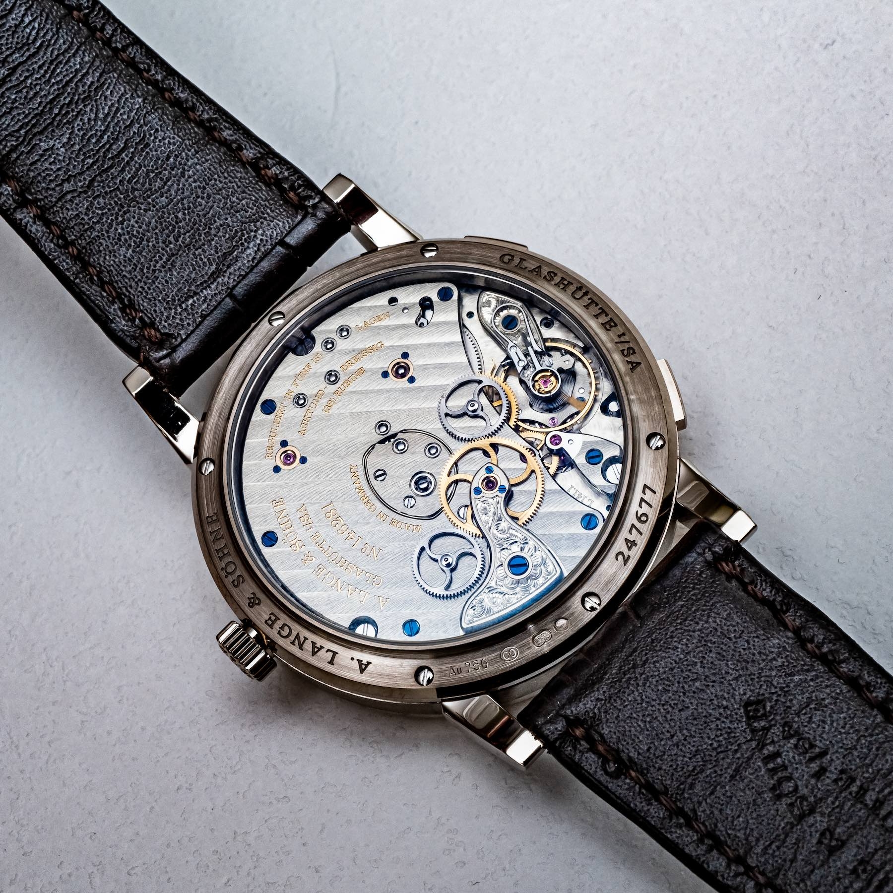 A. Lange & Sohne Lange 1 Time Zone đã chinh phục tôi như thế nào?