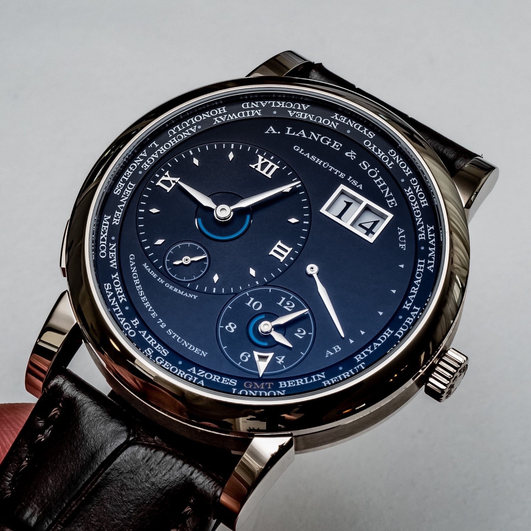 A. Lange & Sohne Lange 1 Time Zone đã chinh phục tôi như thế nào?