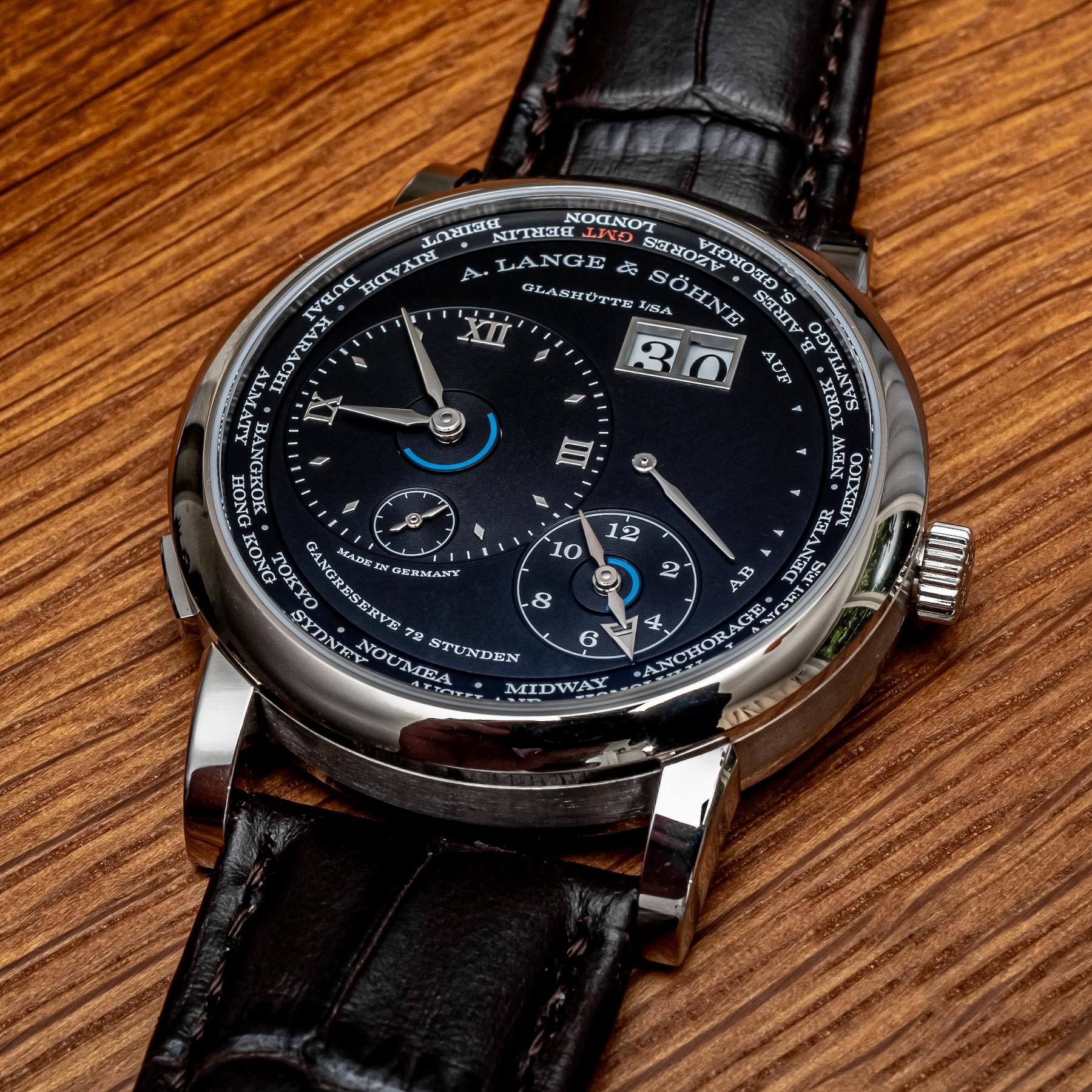 A. Lange & Sohne Lange 1 Time Zone đã chinh phục tôi như thế nào?