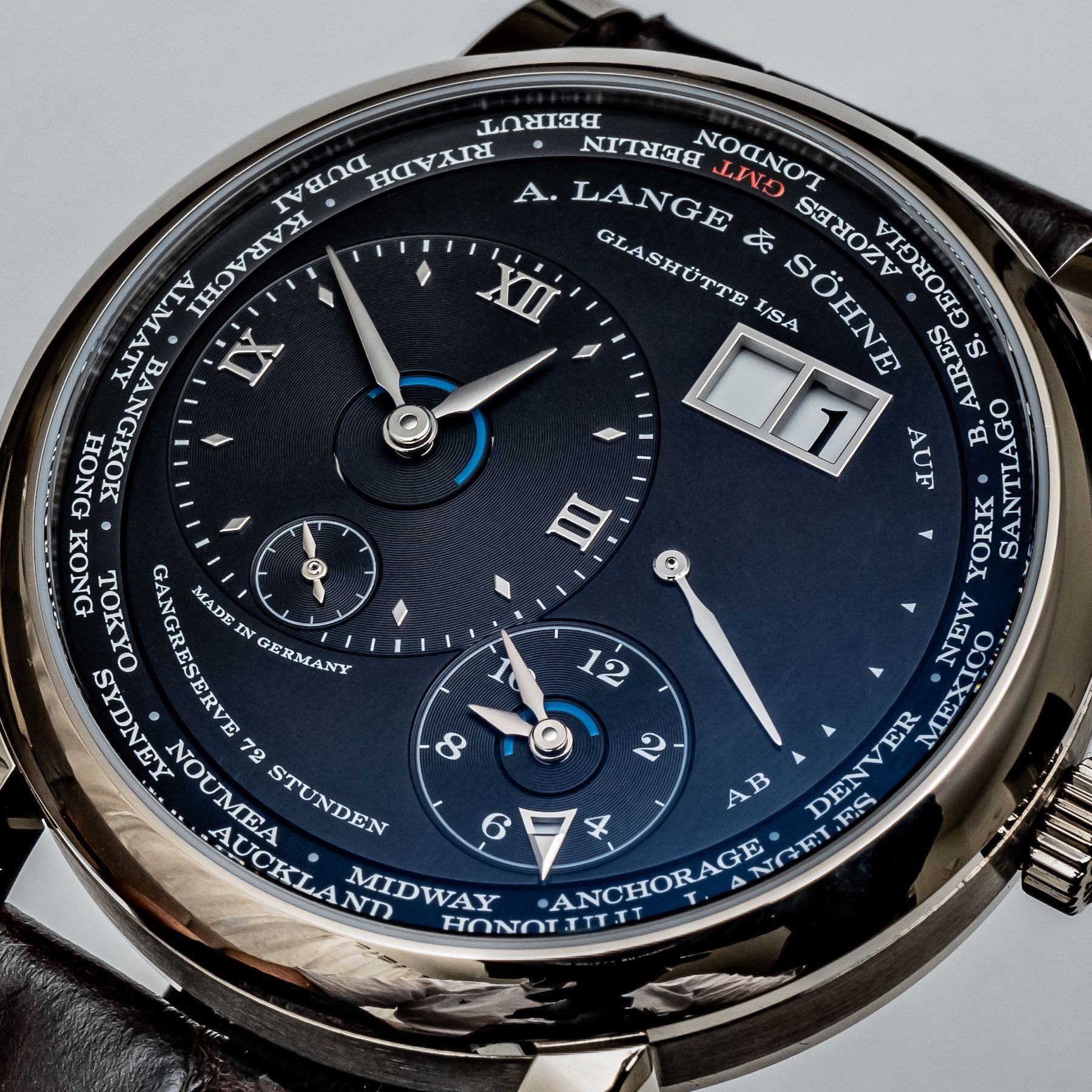 A. Lange & Sohne Lange 1 Time Zone đã chinh phục tôi như thế nào?