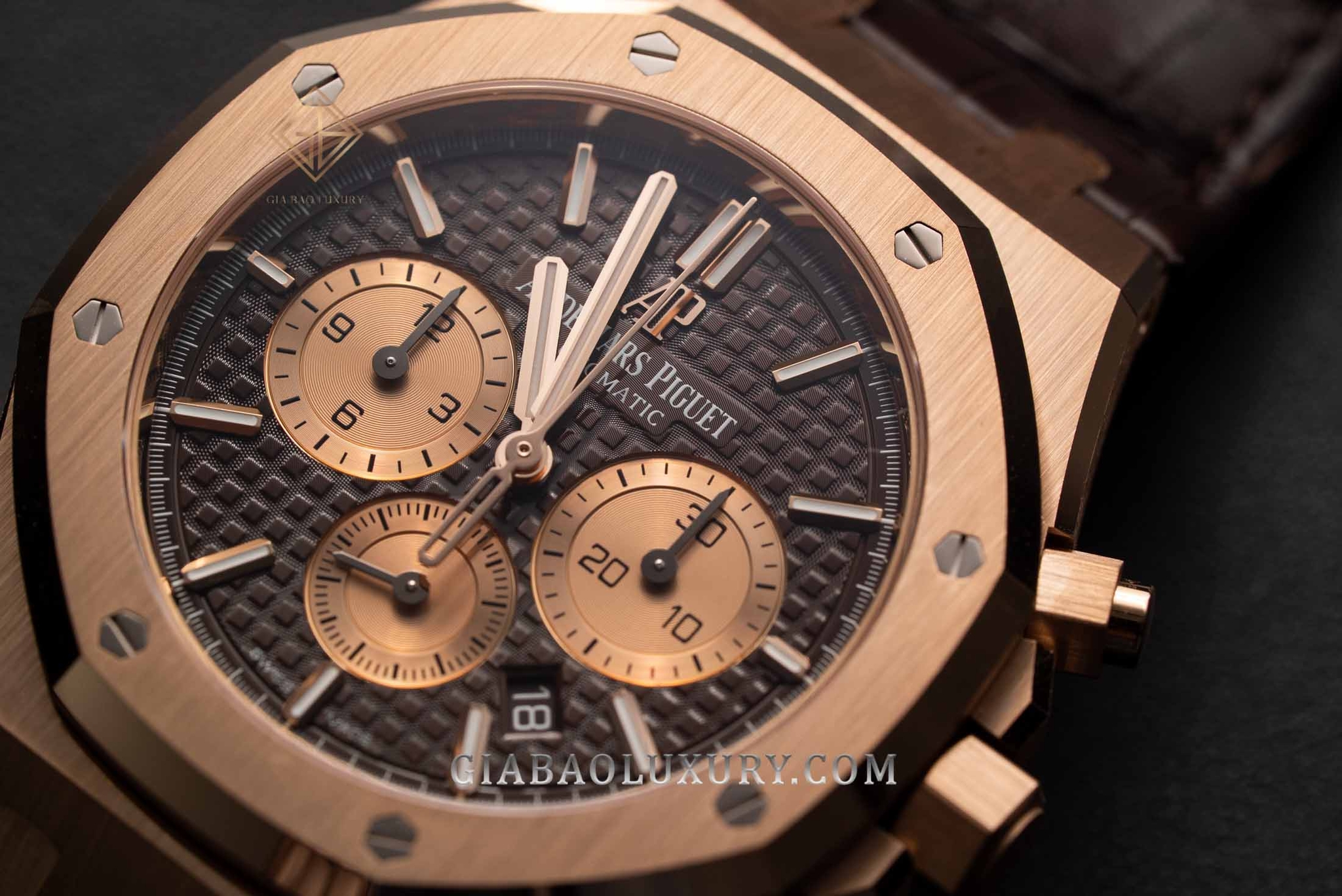 Audemars Piguet Royal Oak Chronograph mã hiệu 26331OR.OO.D821CR.01