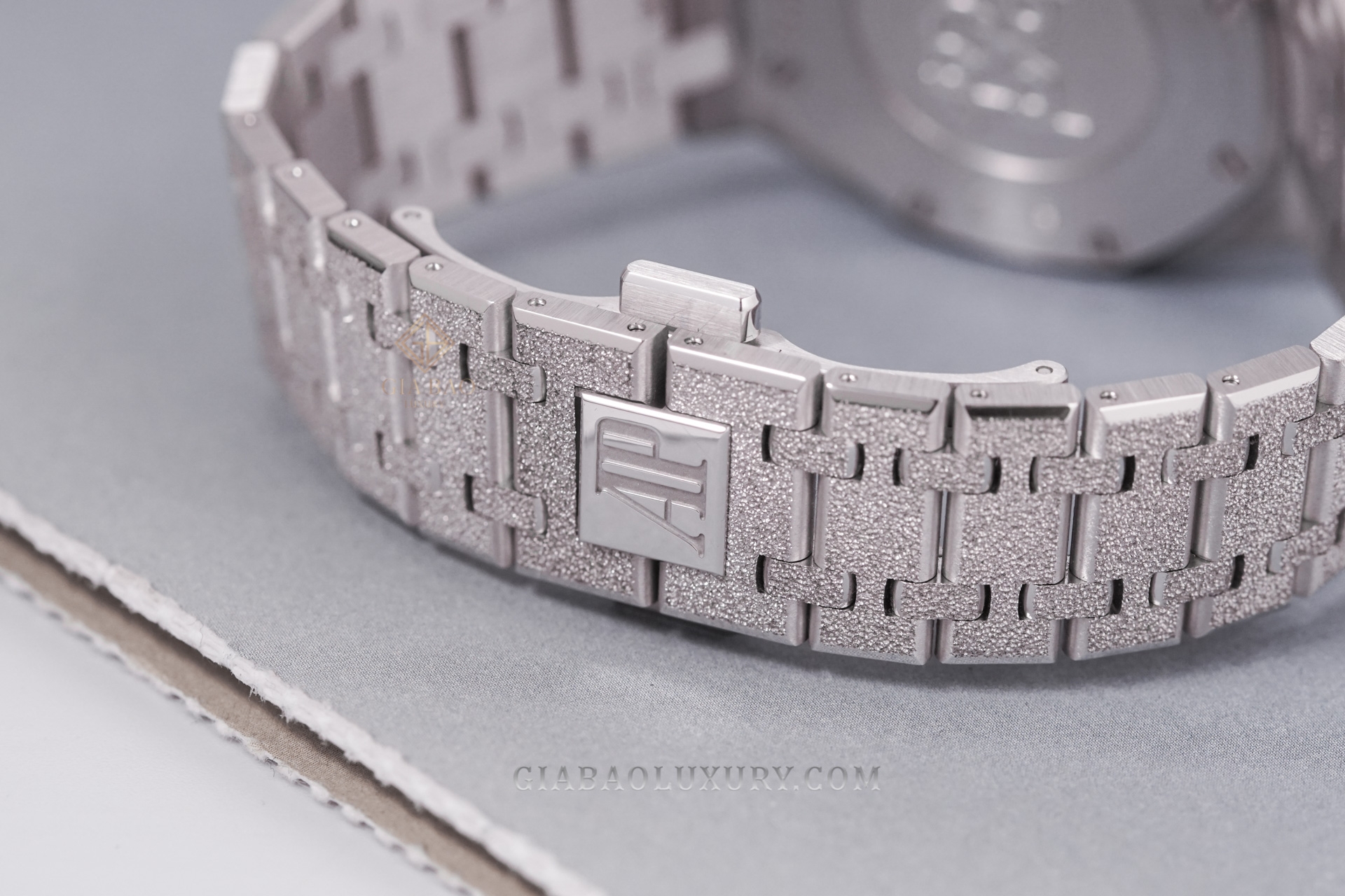 Đồng Hồ Audemars Piguet Royal Oak Frosted Gold 67653BC.GG.1263BC.02