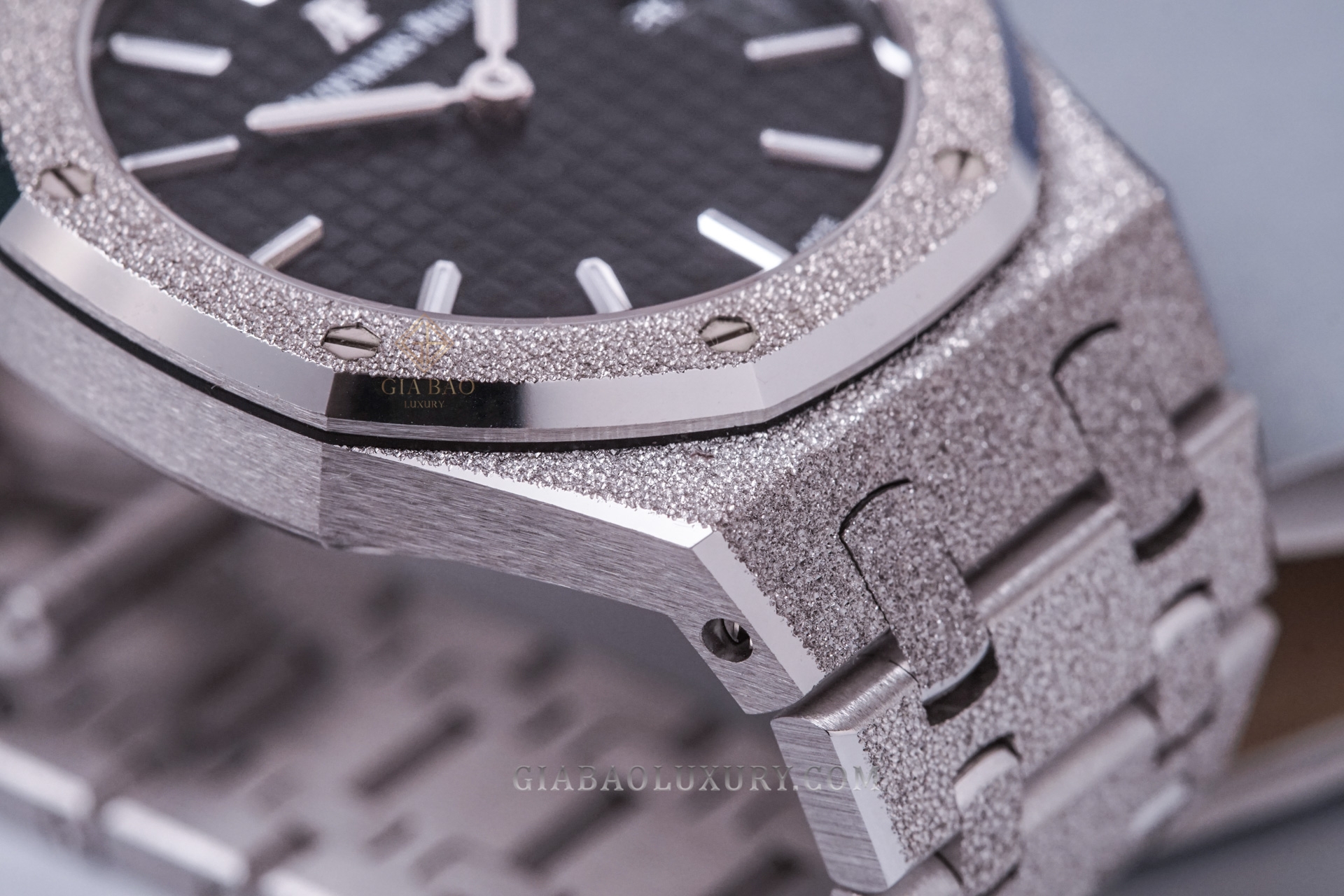 Đồng Hồ Audemars Piguet Royal Oak Frosted Gold 67653BC.GG.1263BC.02