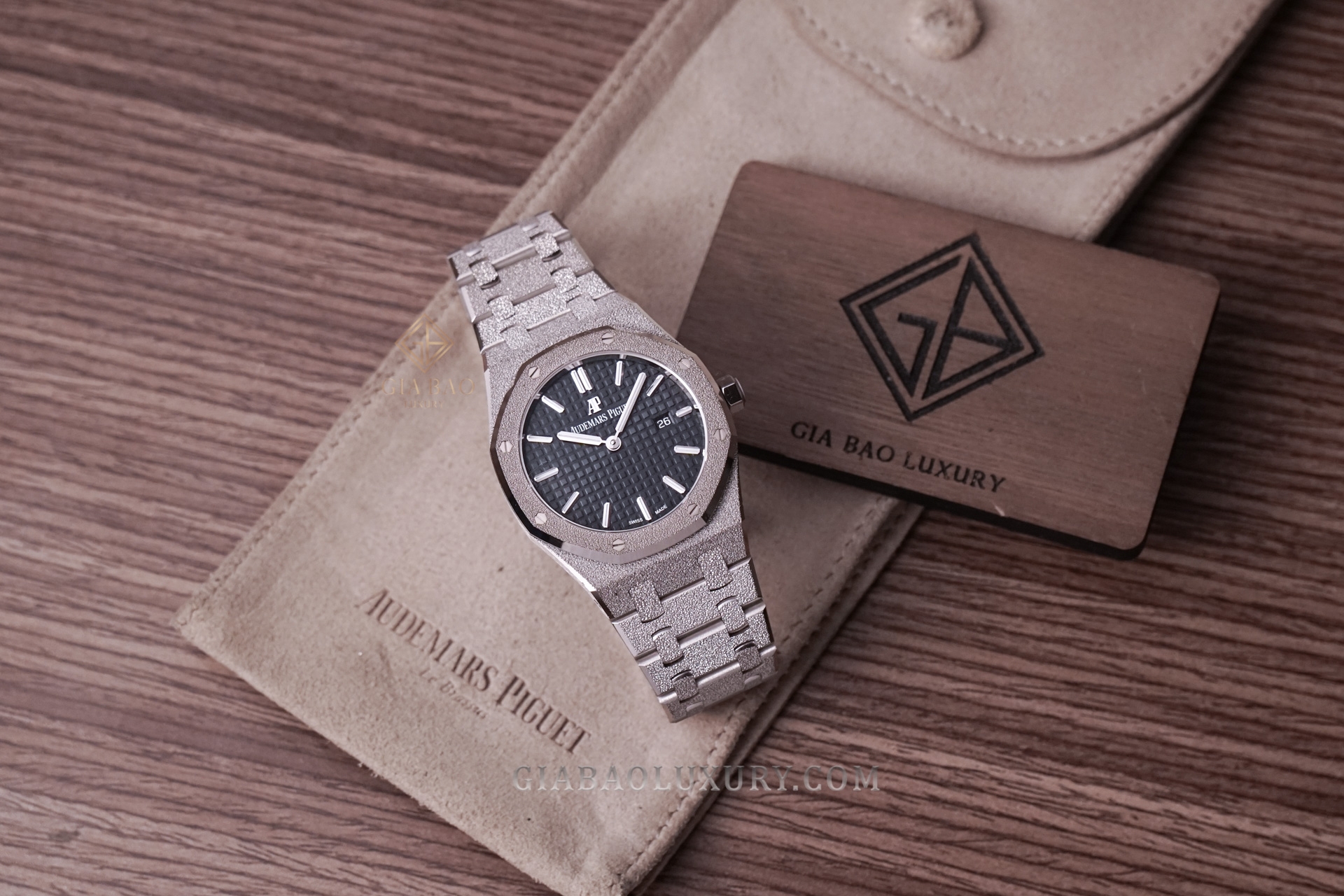 Đồng Hồ Audemars Piguet Royal Oak Frosted Gold 67653BC.GG.1263BC.02