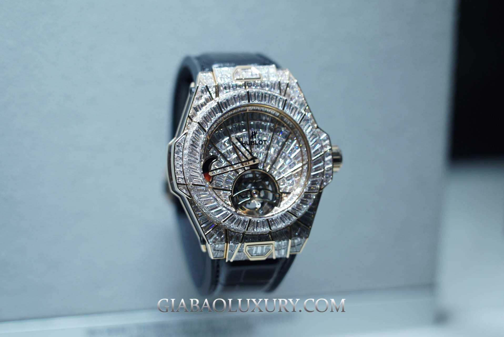 Giới thiệu gian hàng triển lãm của Hublot tại Baselworld 2019 - Nổi bật siêu xe