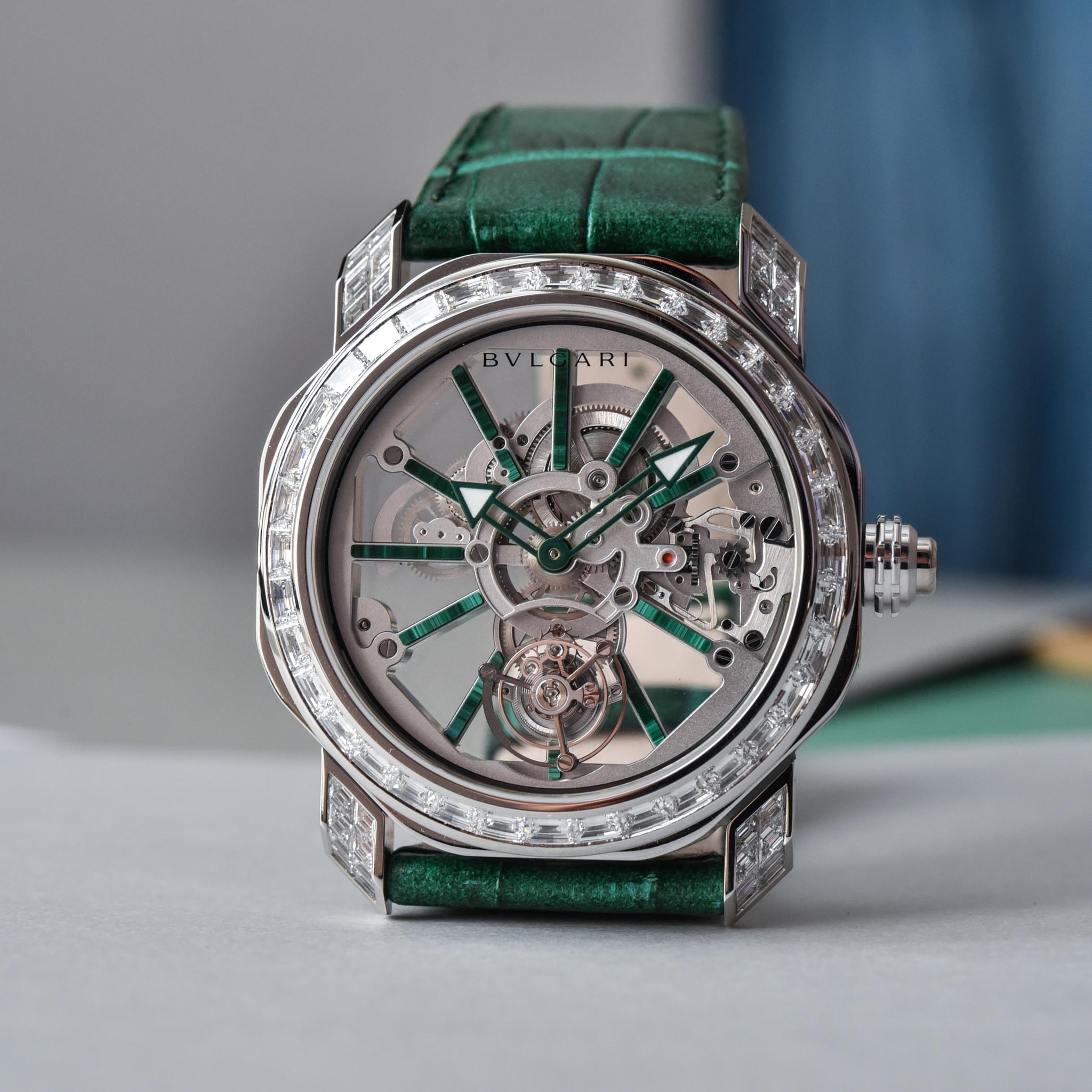 Đồng hồ Bvlgari Octo Roma Tourbillon Sapphire Malachite: Đỉnh cao về mặt cơ khí lẫn kim hoàn