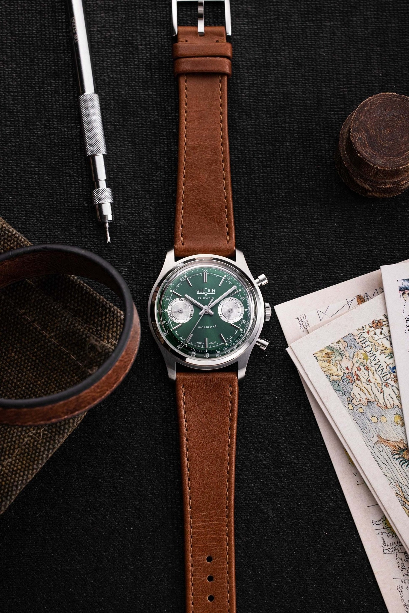 Đồng hồ đeo tay thương hiệu Vulcain, dòng sản phẩm Chronograph, Ref no: 640109A90.BAC201