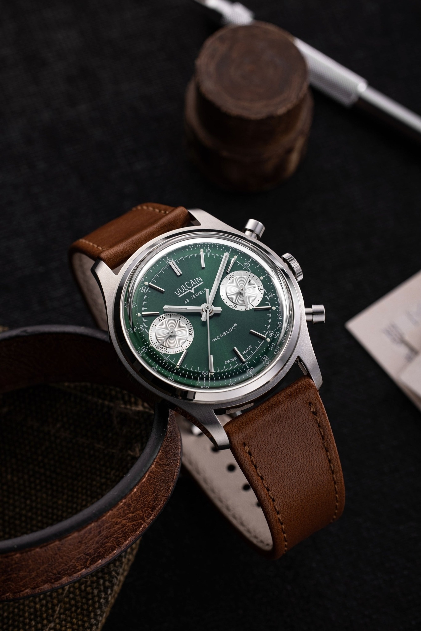 Đồng hồ đeo tay thương hiệu Vulcain, dòng sản phẩm Chronograph, Ref no: 640109A90.BAC201