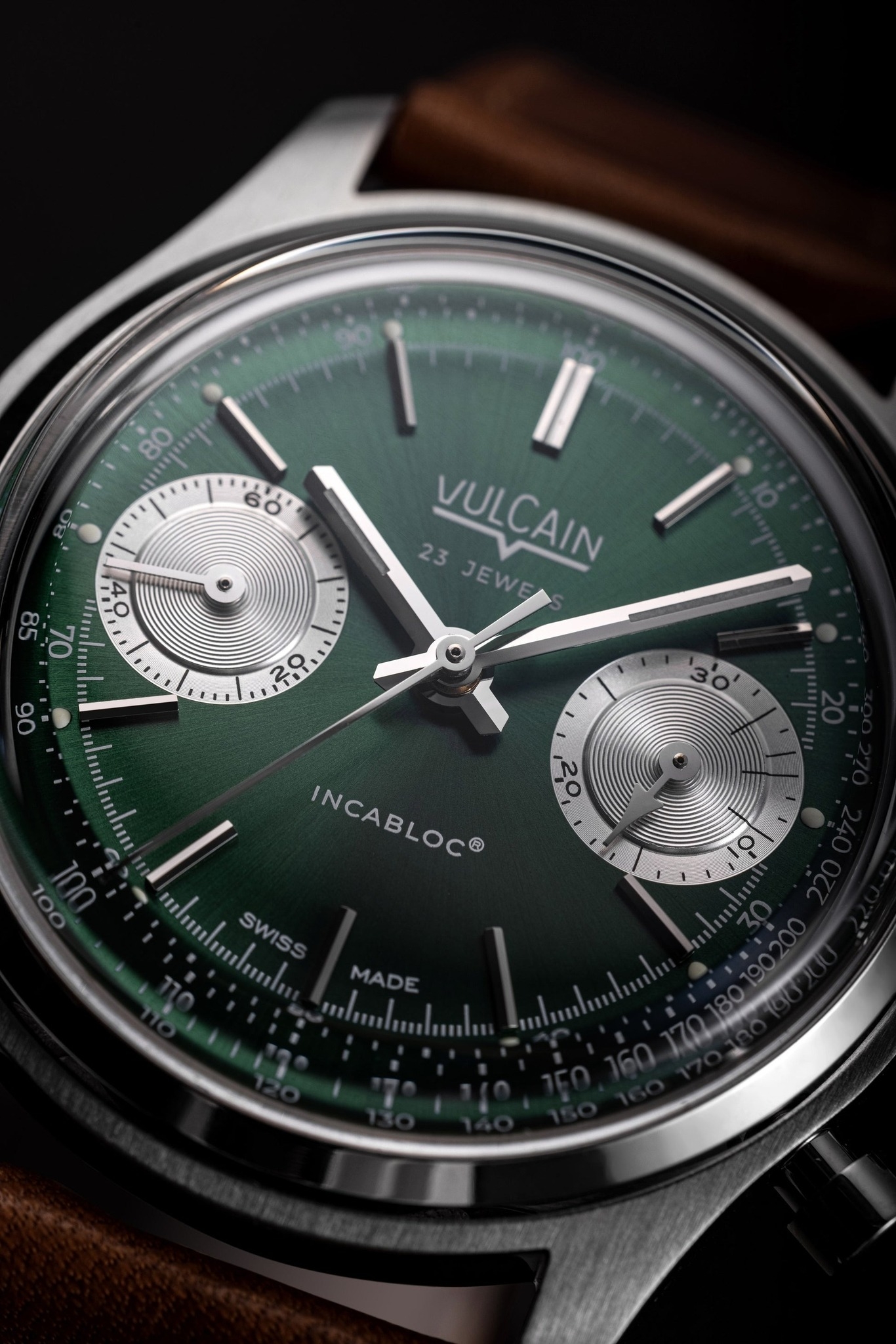 Đồng hồ đeo tay thương hiệu Vulcain, dòng sản phẩm Chronograph, Ref no: 640109A90.BAC201