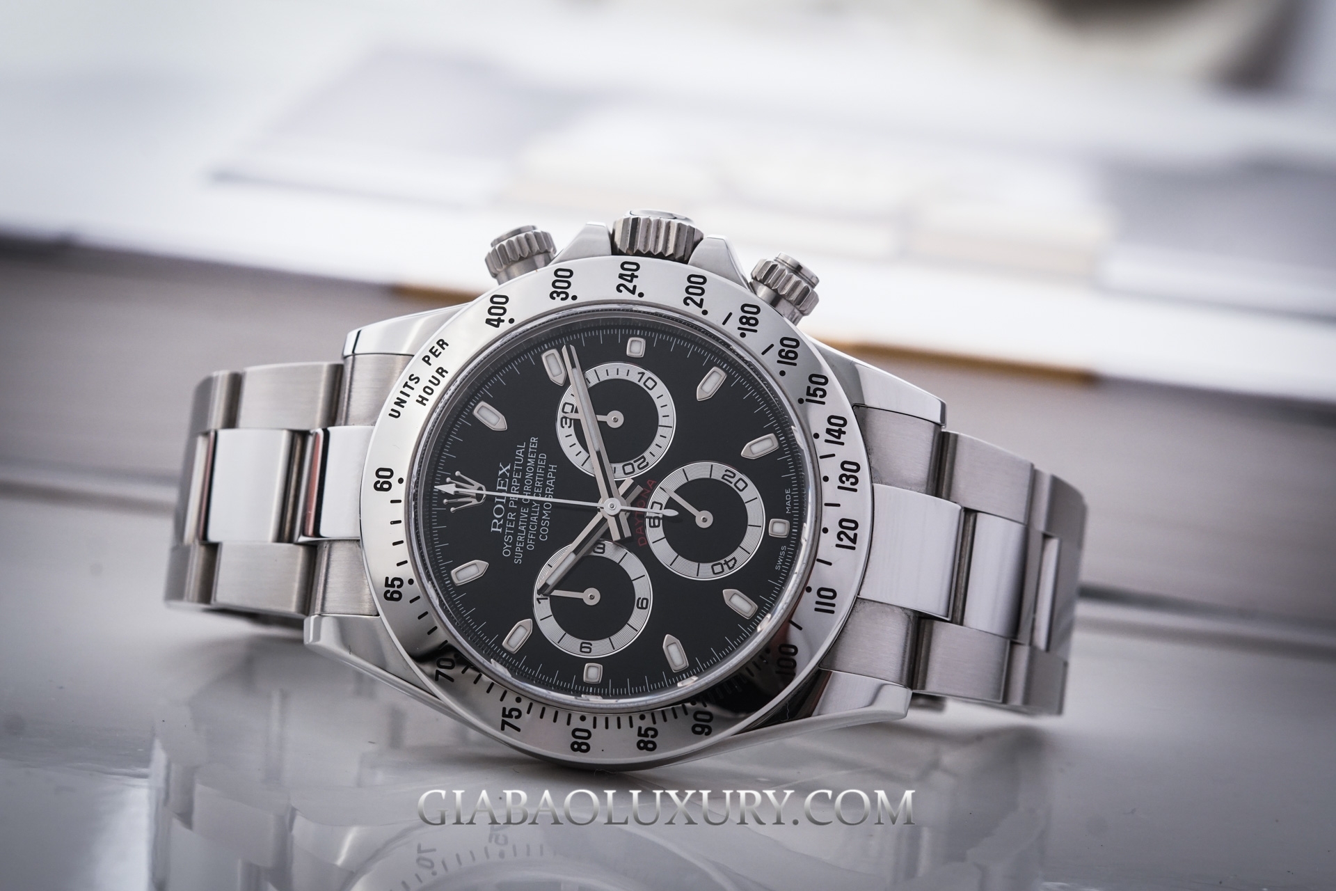 Rolex Cosmograph Daytona 116520 và 116595RBOW