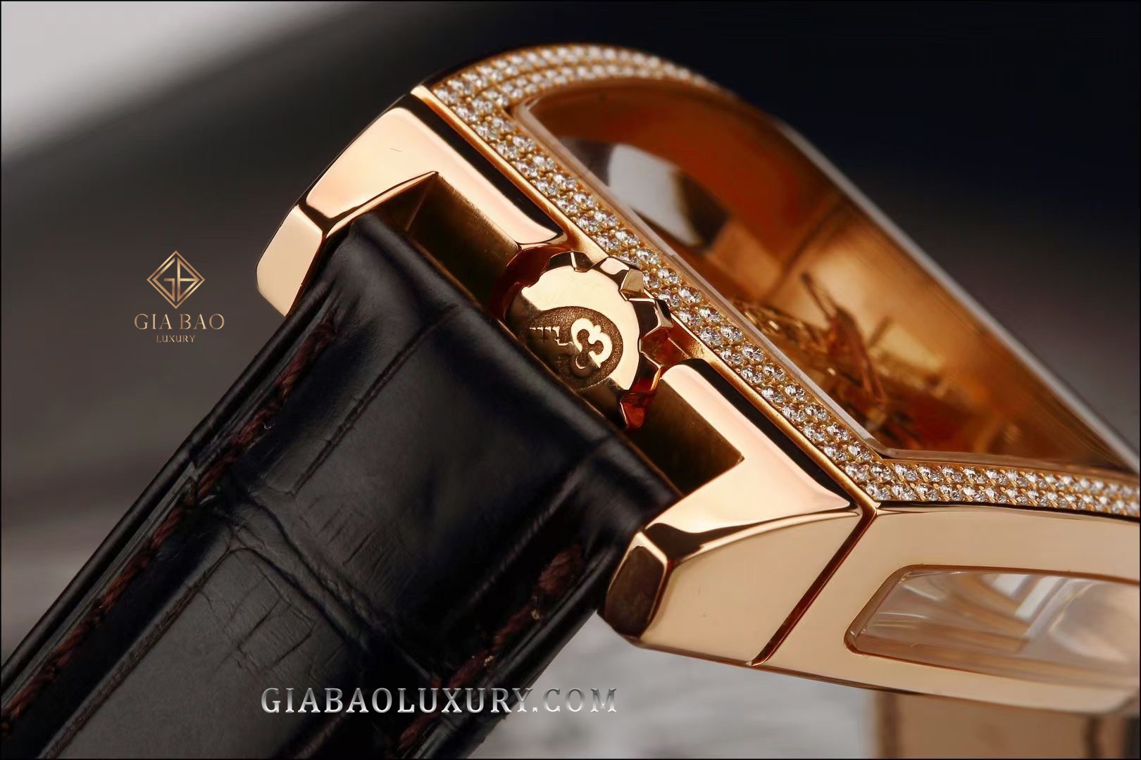 Đồng Hồ Corum Golden Bridge 113.161.85/0002 0000