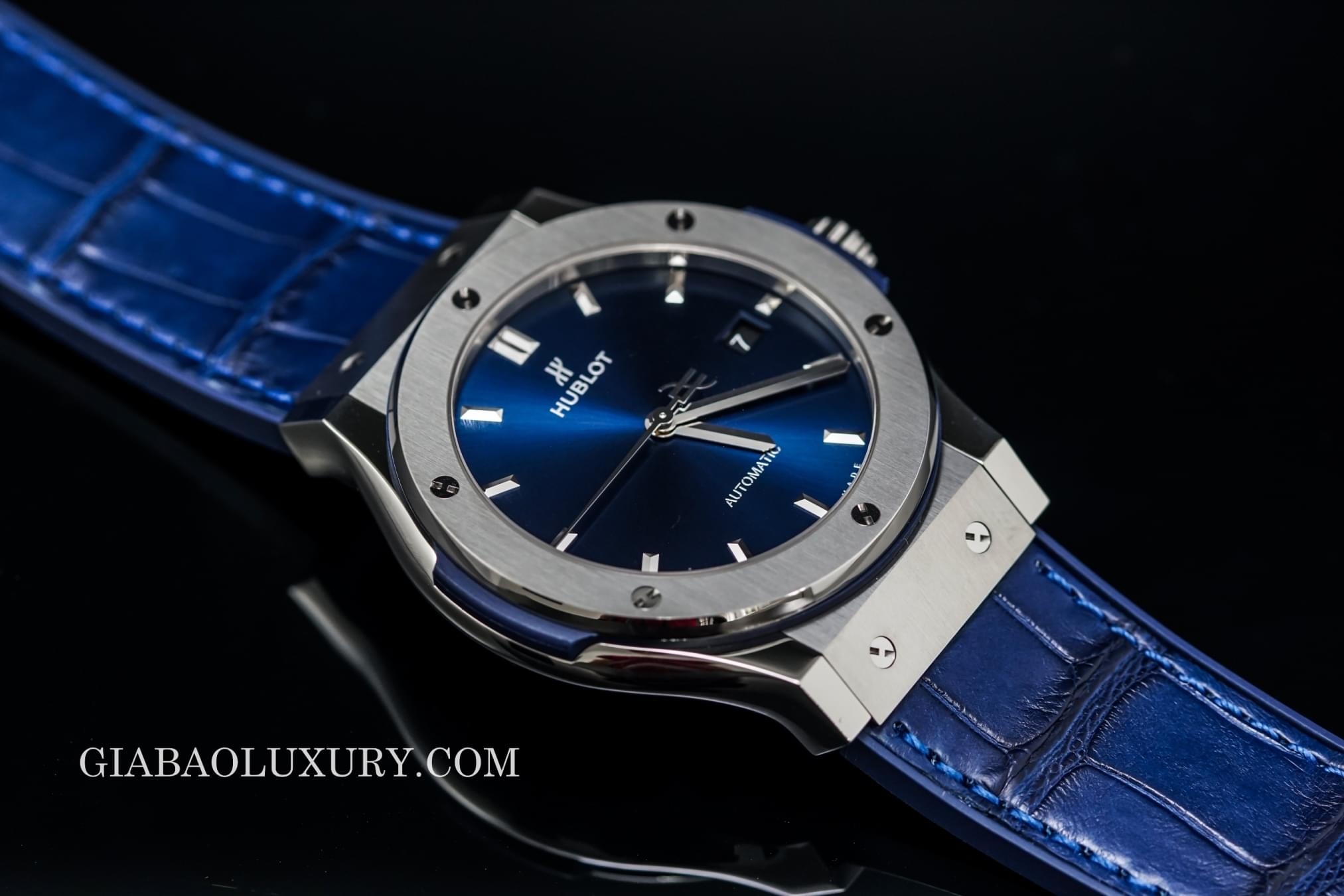 Đồng Hồ Hublot Classic Fusion Blue Titanium 42mm luxewatch.vn