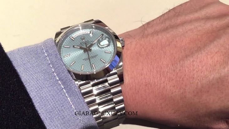 Đồng Hồ Rolex Day Date 40mm 228206 Mặt Số Xanh Băng Kẻ Caro