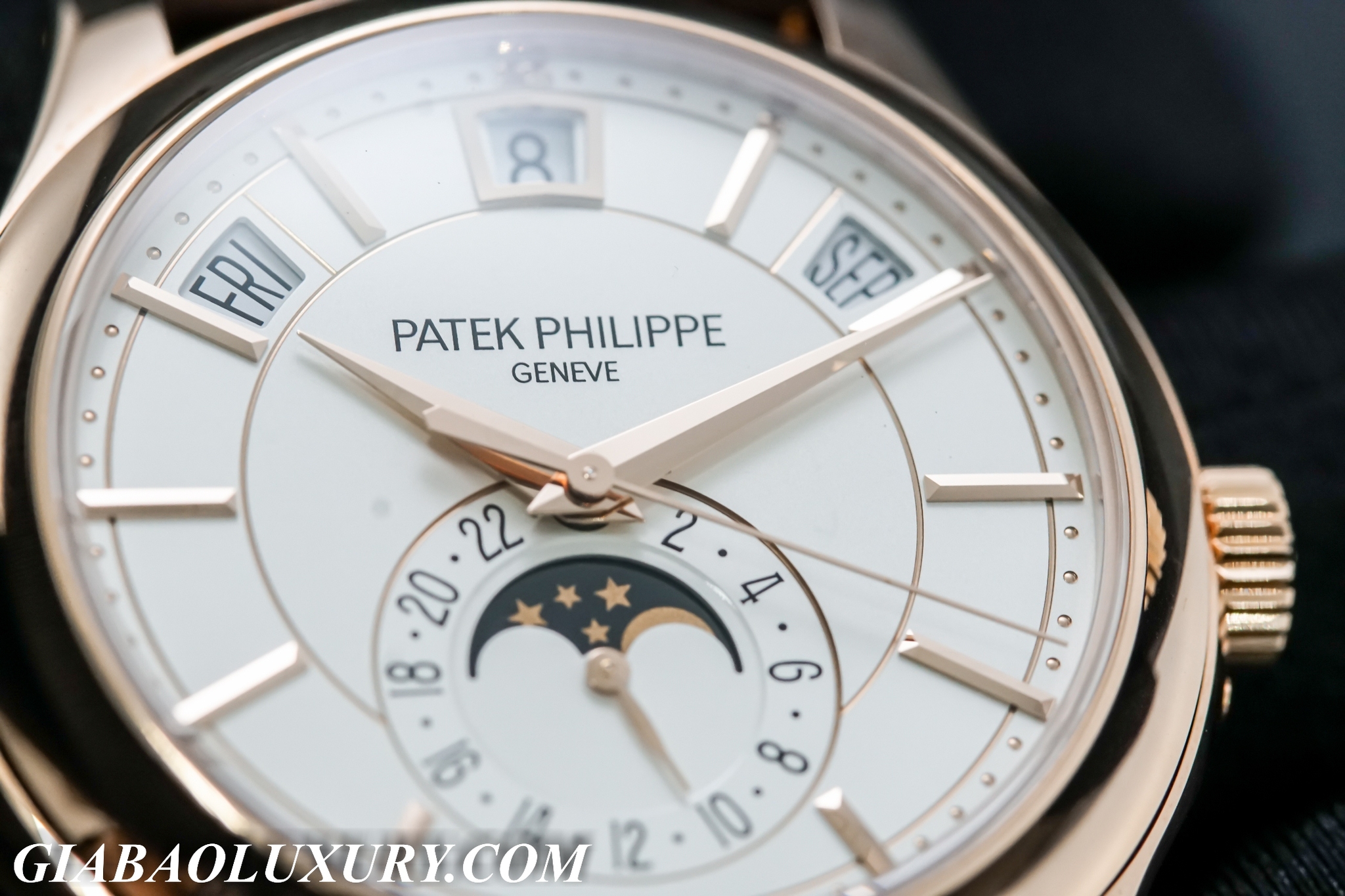 ĐỒNG HỒ PATEK PHILIPPE 5205R LỊCH THƯỜNG NIÊN 