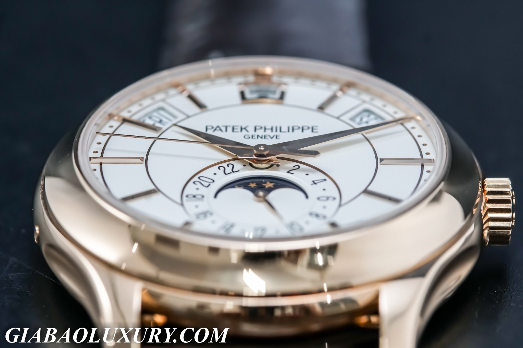 ĐỒNG HỒ PATEK PHILIPPE 5205R LỊCH THƯỜNG NIÊN 