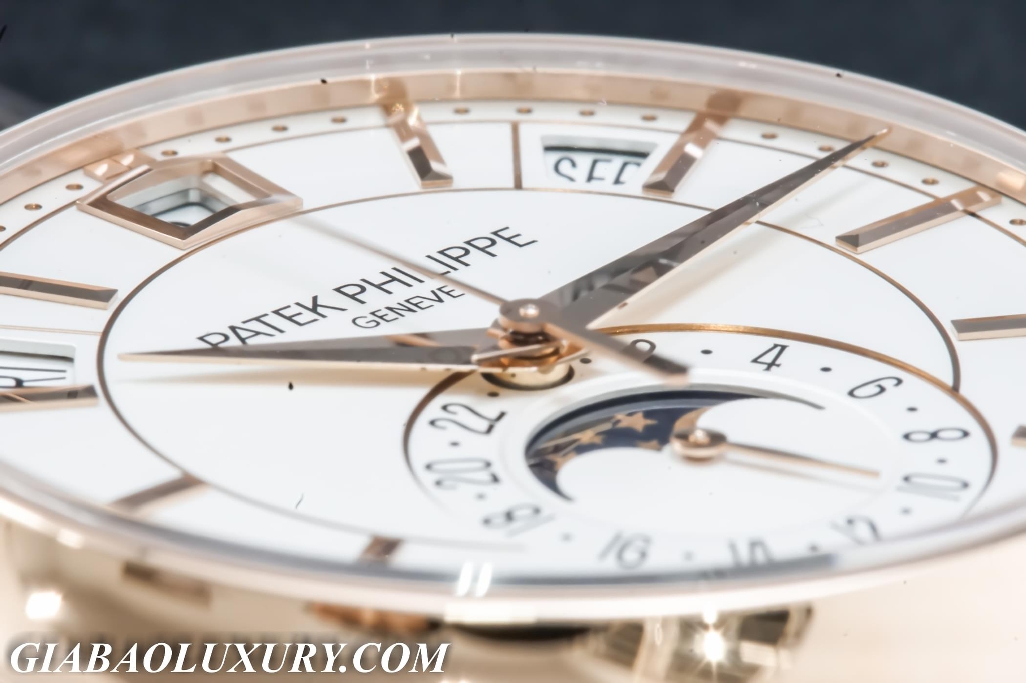 ĐỒNG HỒ PATEK PHILIPPE 5205R LỊCH THƯỜNG NIÊN 