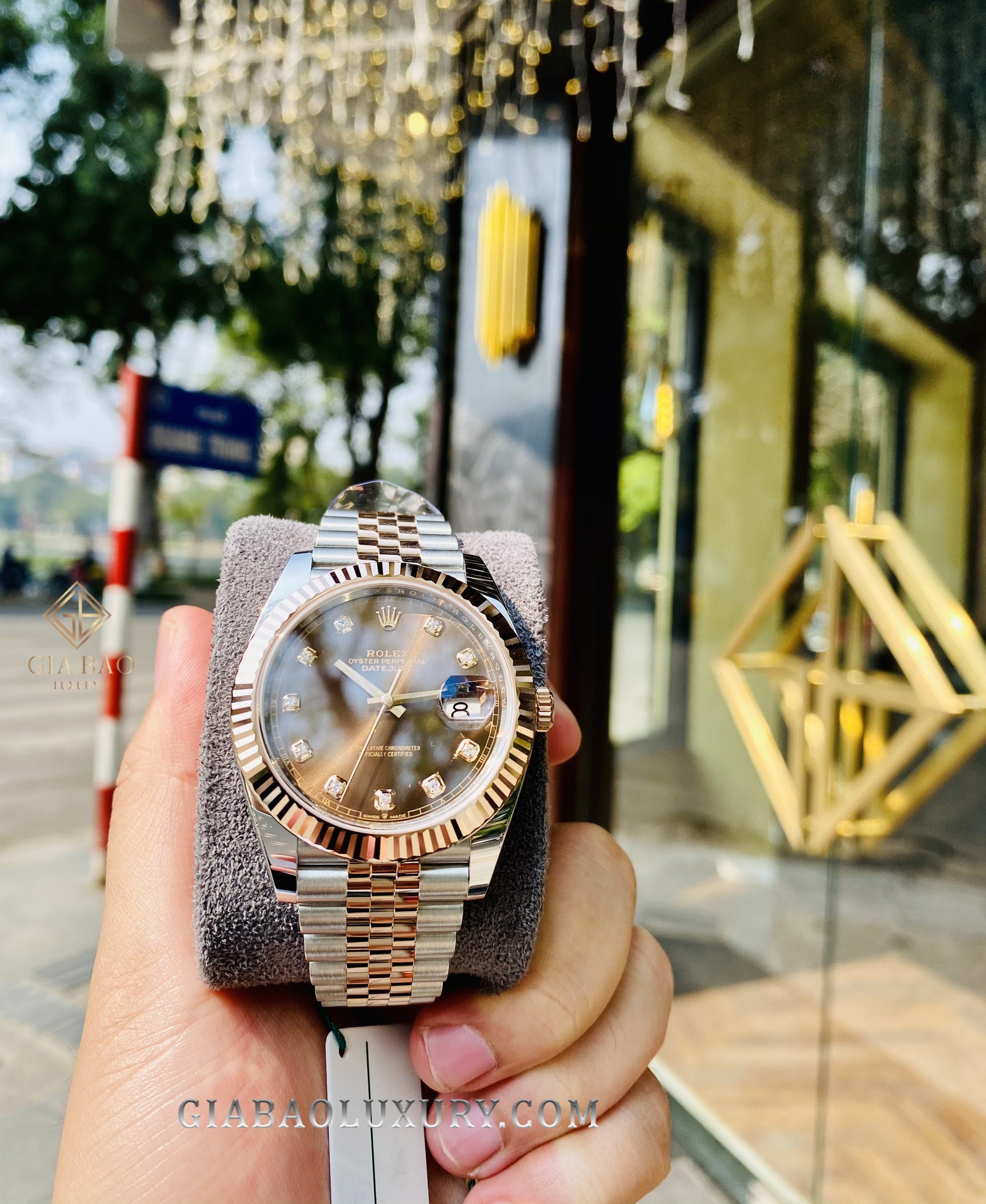 Đồng Hồ Rolex Datejust 41 126331 Mặt Số Chocolate Nạm Kim Cương