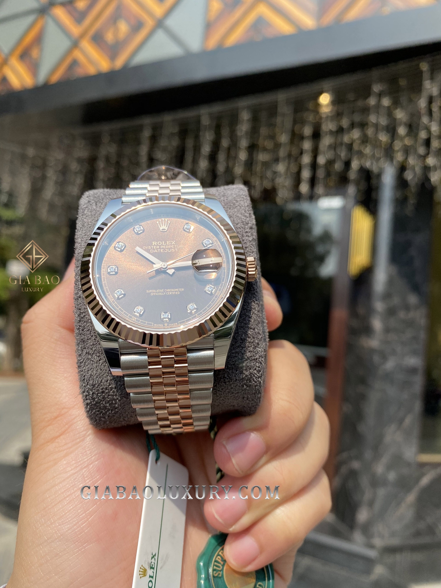 Đồng Hồ Rolex Datejust 41 126331 Mặt Số Chocolate Nạm Kim Cương