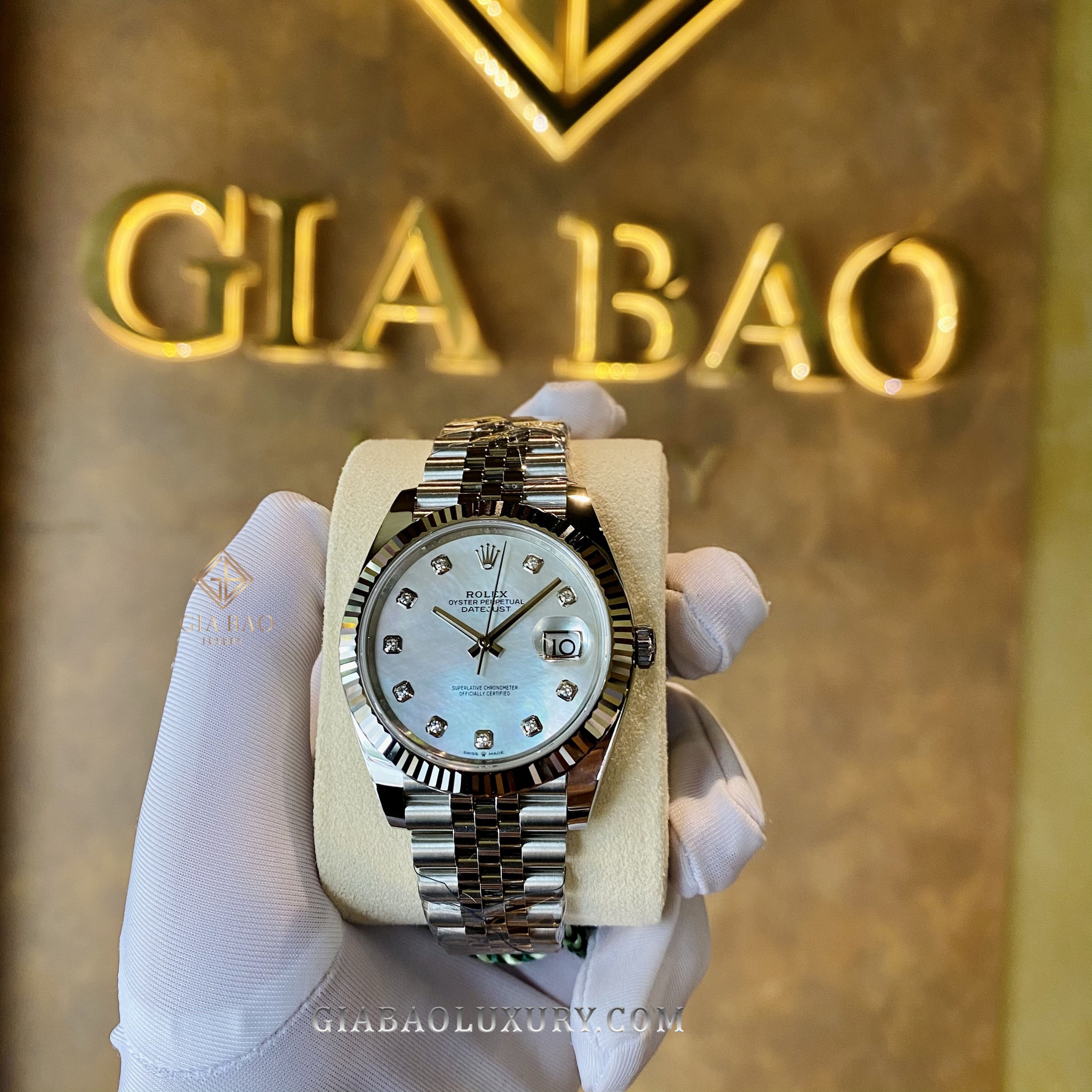 Đồng Hồ Rolex Datejust 41 126334 Mặt Số Vỏ Trai Trắng