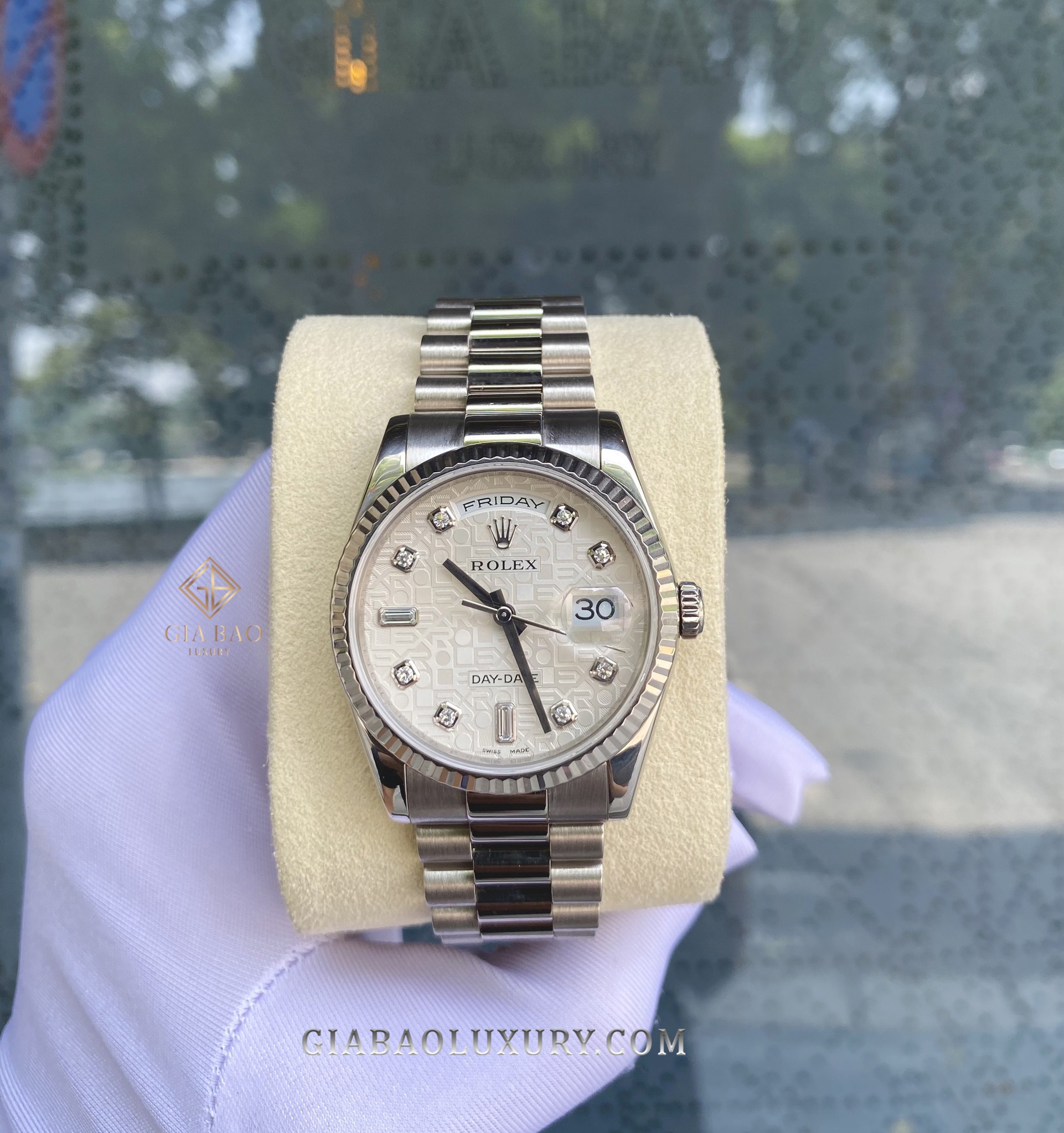 Đồng Hồ Rolex Day Date 36 118239 Mặt Số Vi Tính Bạc