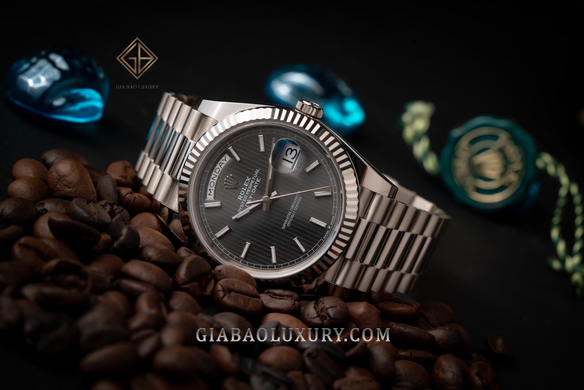 Đồng hồ Rolex Day-Date 228239 Mặt số Rhodium kẻ sọc