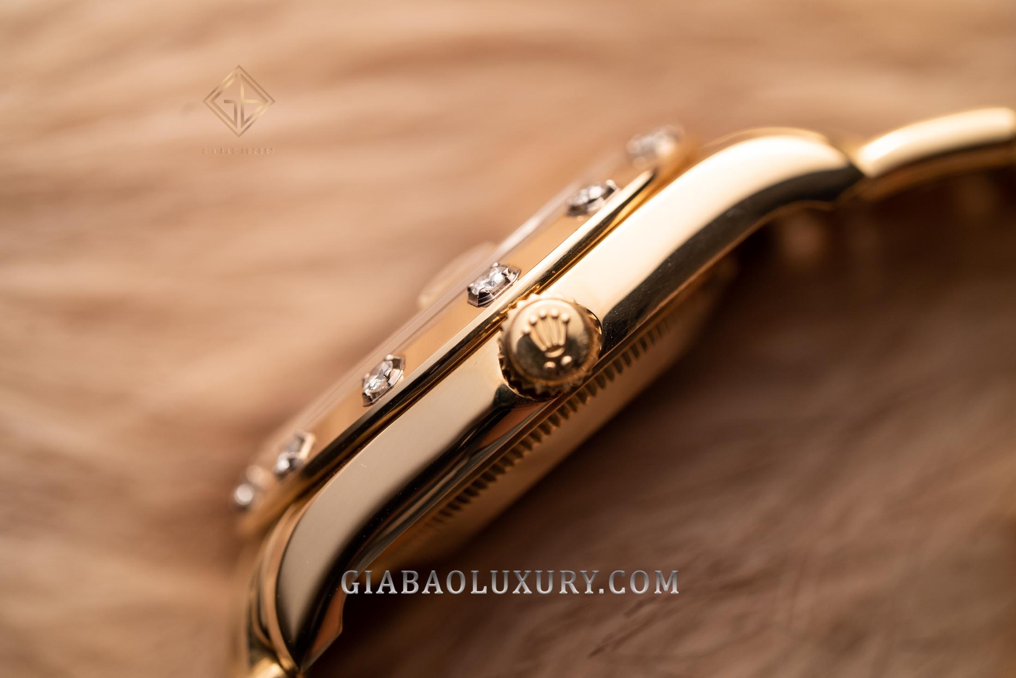 Đồng Hồ Rolex Pearlmaster 34 81318 Mặt Số Vỏ Trai Trắng Cọc Số La Mã