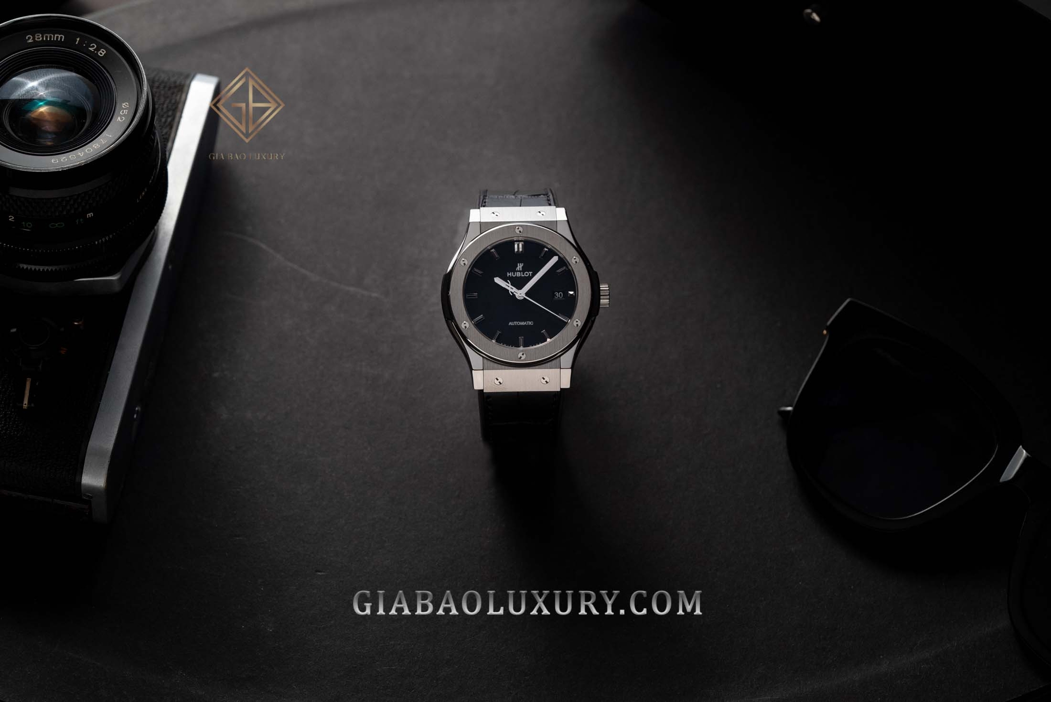 Đồng Hồ Hublot Classic Fusion Black Titanium 42mm luxewatch.vn
