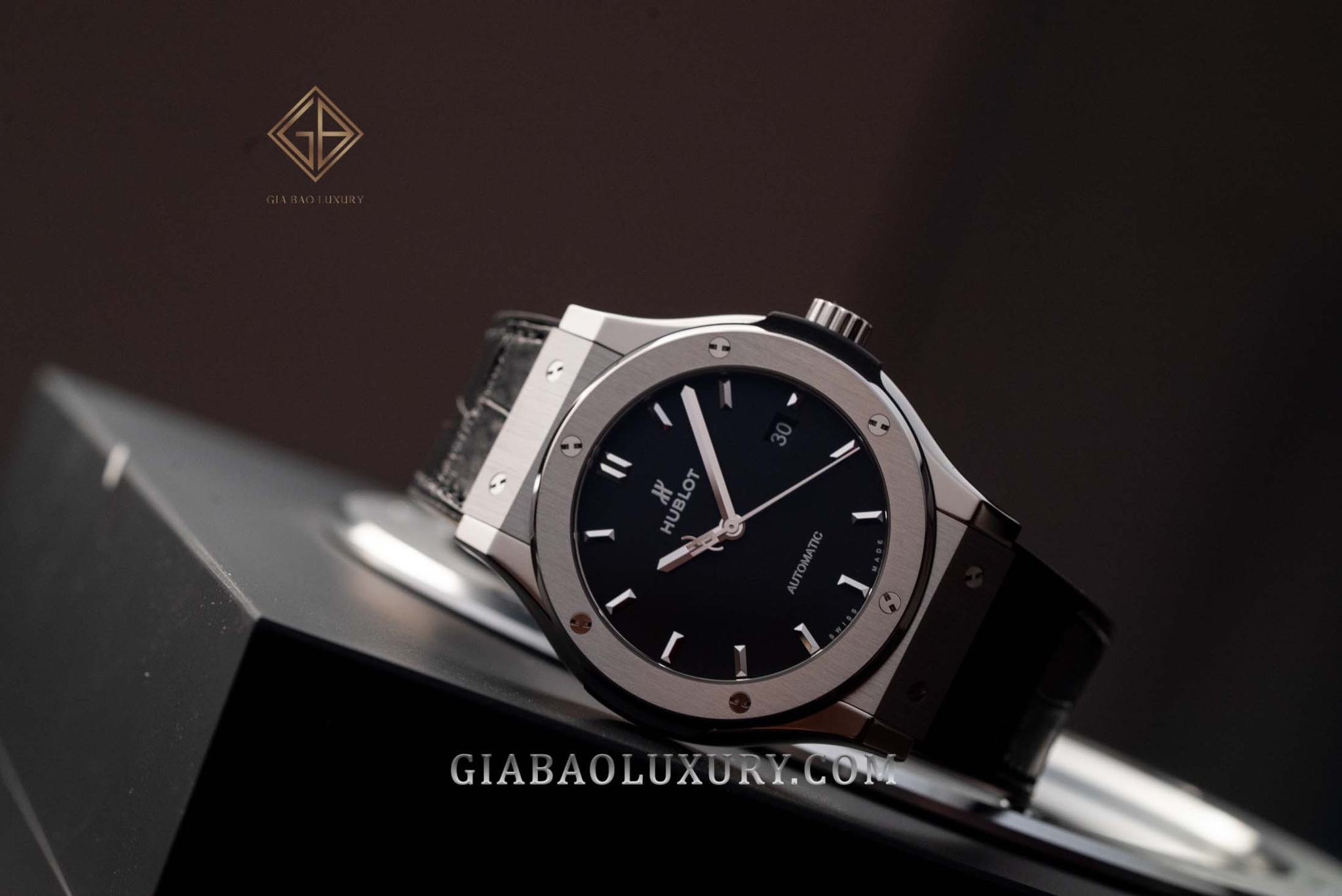 Đồng Hồ Hublot Classic Fusion Black Titanium 42mm luxewatch.vn