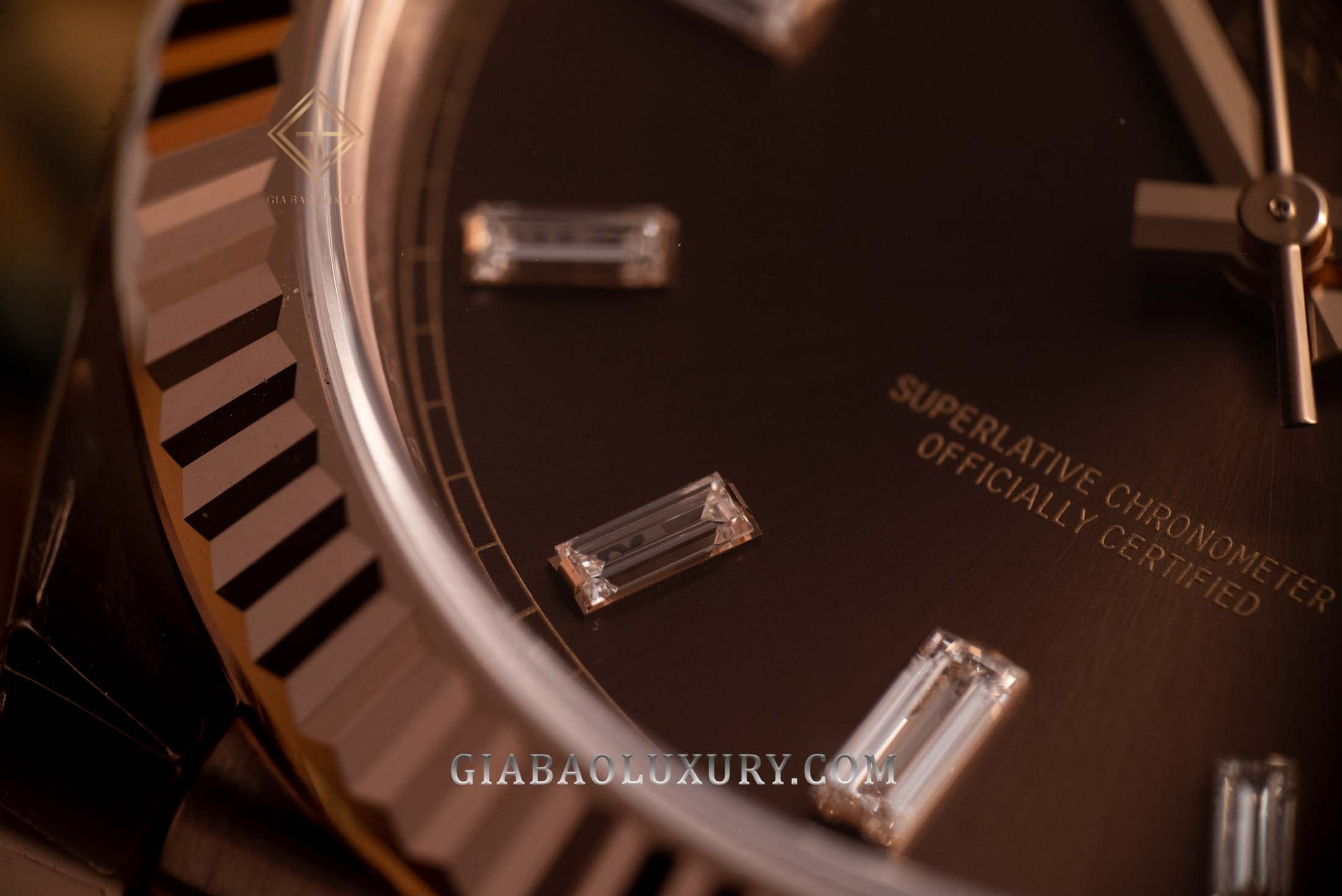 Đồng Hồ Rolex Day-Date 40 228235 Mặt Số Chocolate Nạm Kim Cương