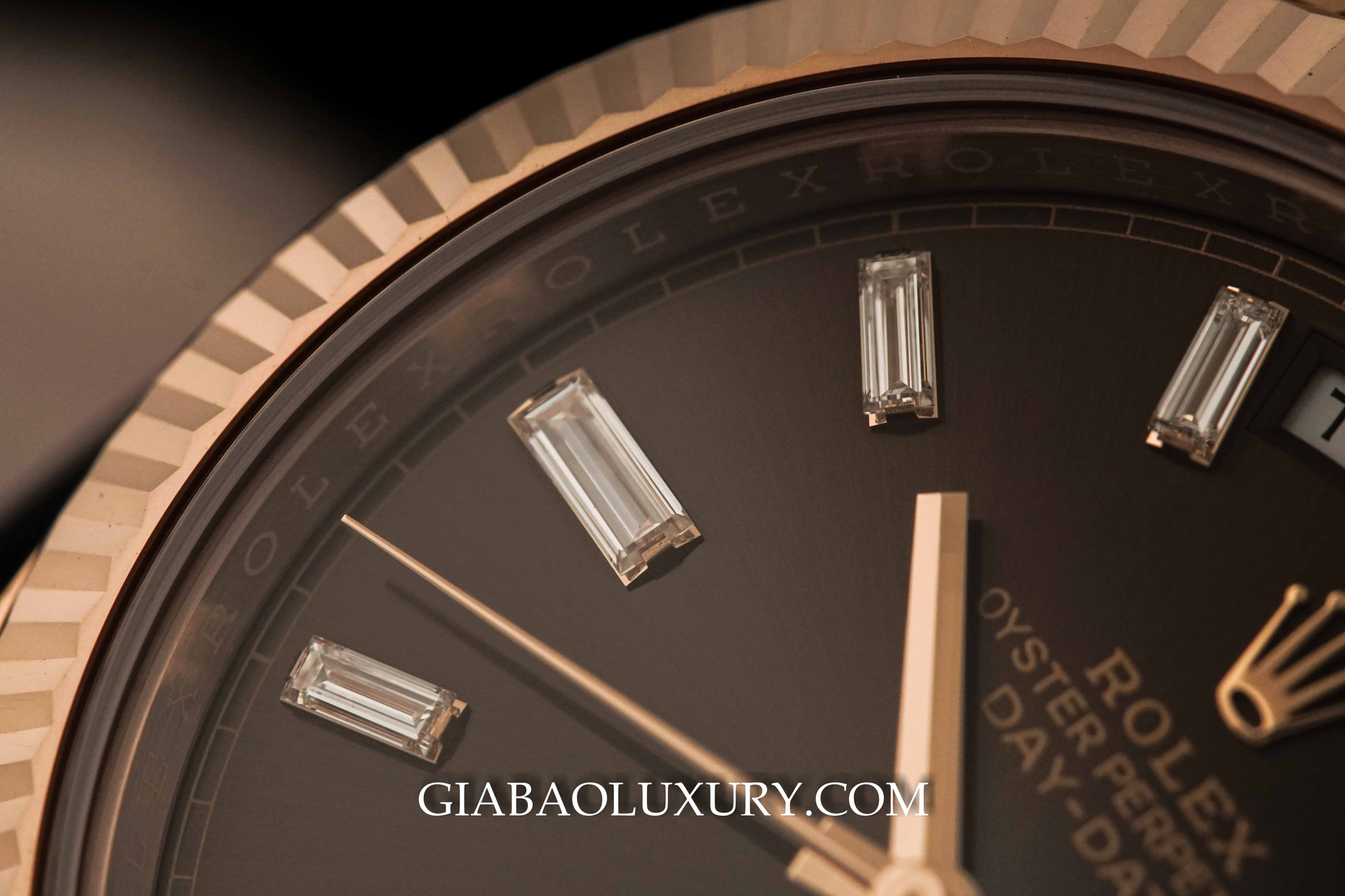  đồng hồ Rolex Day-Date 228235