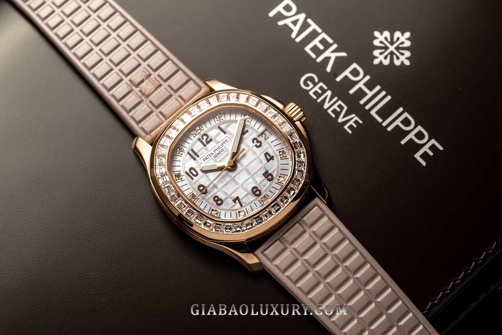 ng H Patek Philippe Aquanaut 5072R 001