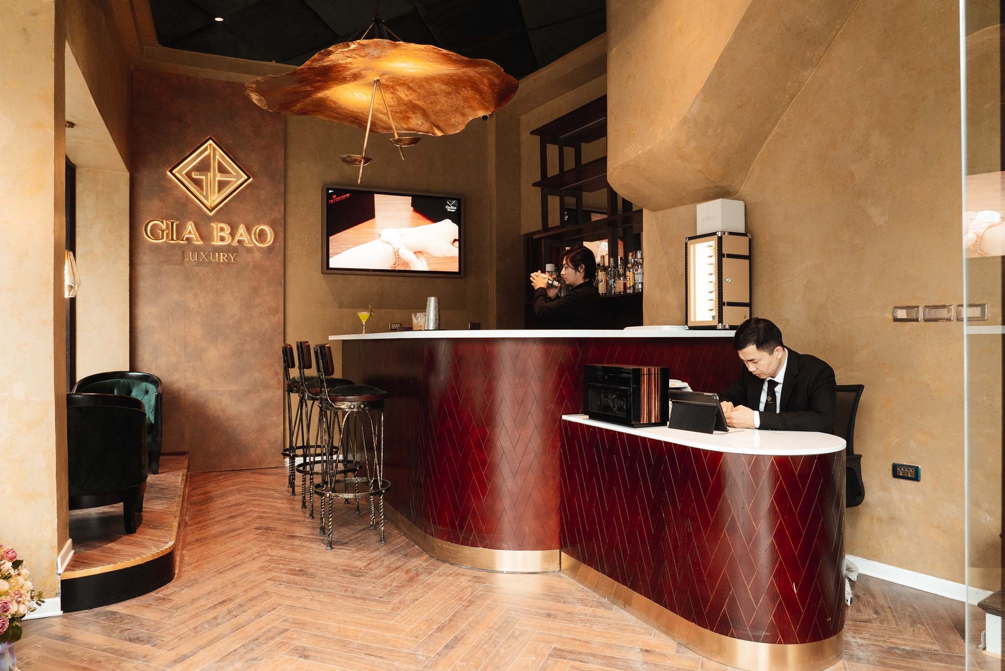 Chi nhánh Gia Bảo Luxury Hà Nội chuyển tới địa chỉ mới - Quý khách hàng đã chuẩn bị đón nhận những trải nghiệm lạ