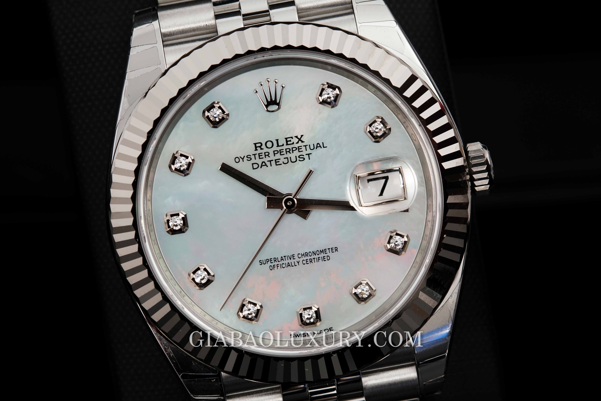 Đồng Hồ Rolex Datejust 41mm 126334 Mặt Ốc Trắng Ánh Xanh