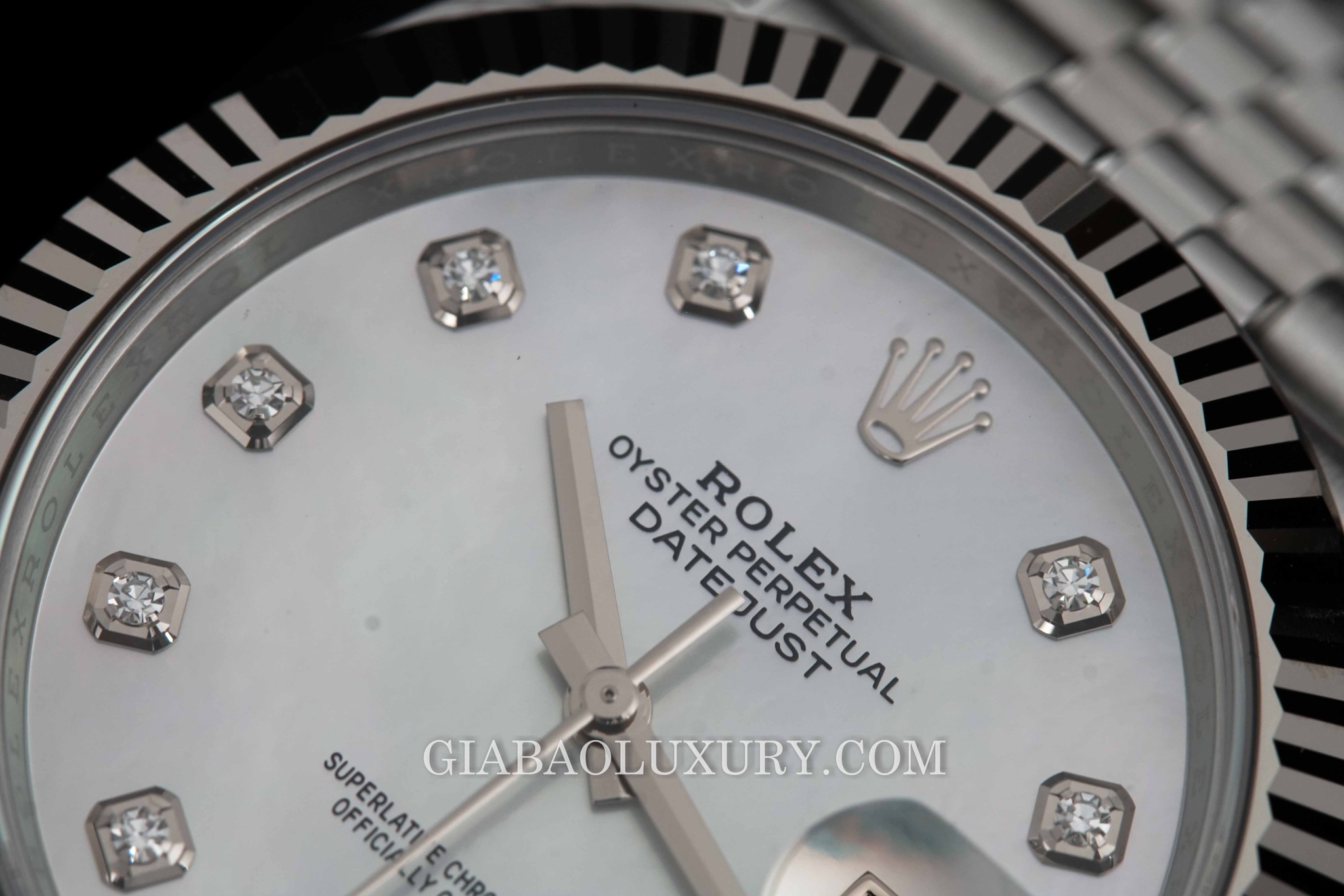 Đồng Hồ Rolex Datejust 41mm 126334 Mặt Ốc Trắng Ánh Xanh