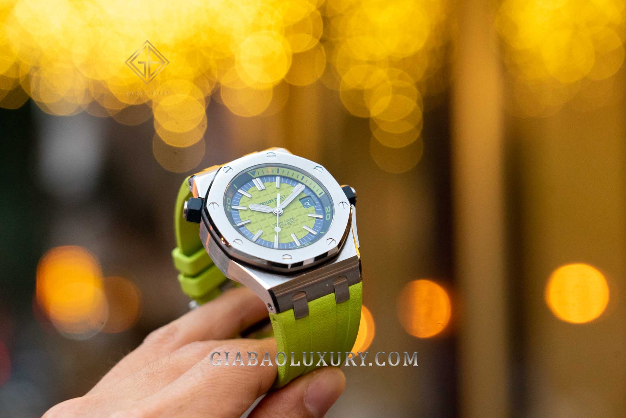 Review đồng hồ Audemars Piguet Royal Oak Offshore Diver 15710ST Xanh cốm