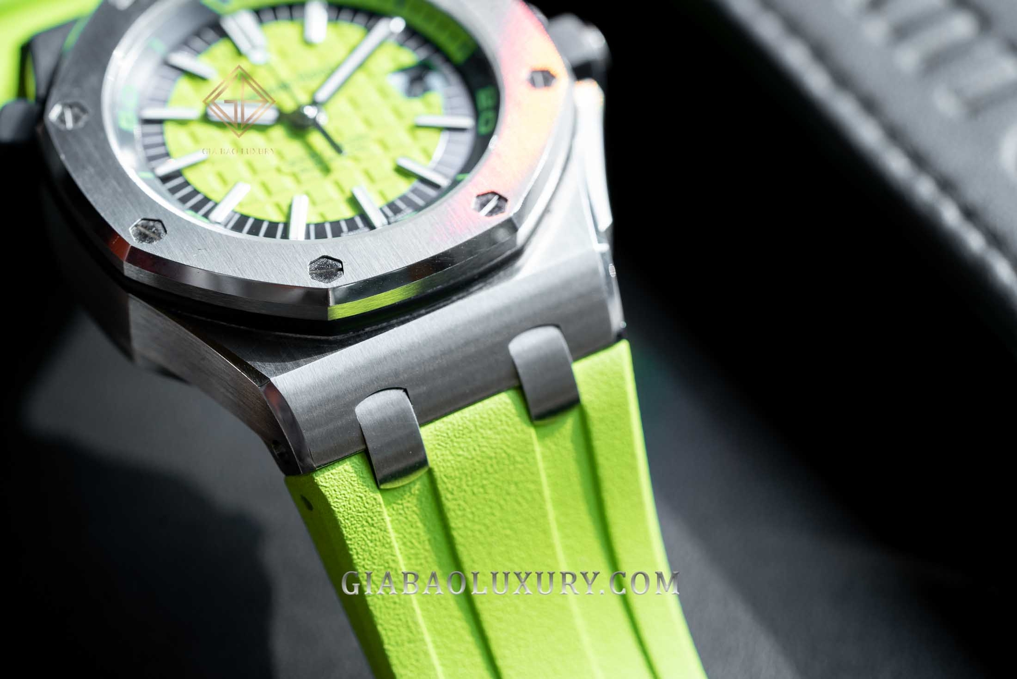Review đồng hồ Audemars Piguet Royal Oak Offshore Diver 15710ST Xanh cốm