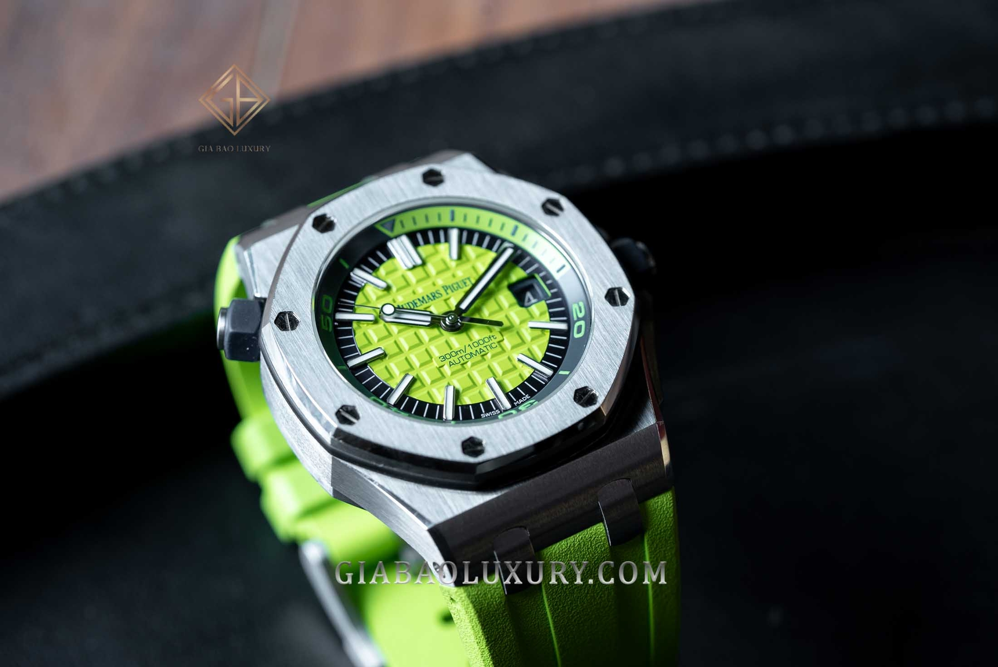 Review đồng hồ Audemars Piguet Royal Oak Offshore Diver 15710ST Xanh cốm
