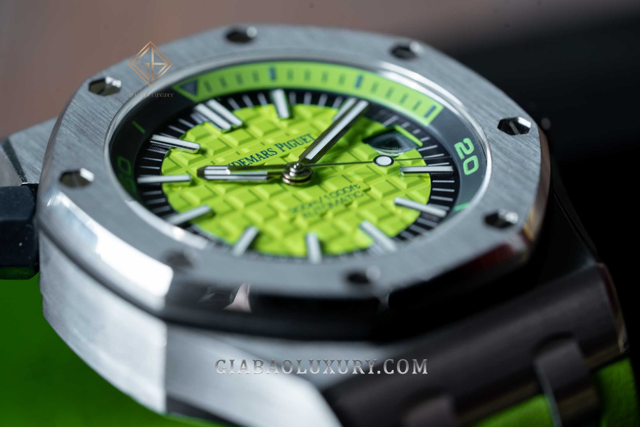 Review đồng hồ Audemars Piguet Royal Oak Offshore Diver 15710ST Xanh cốm