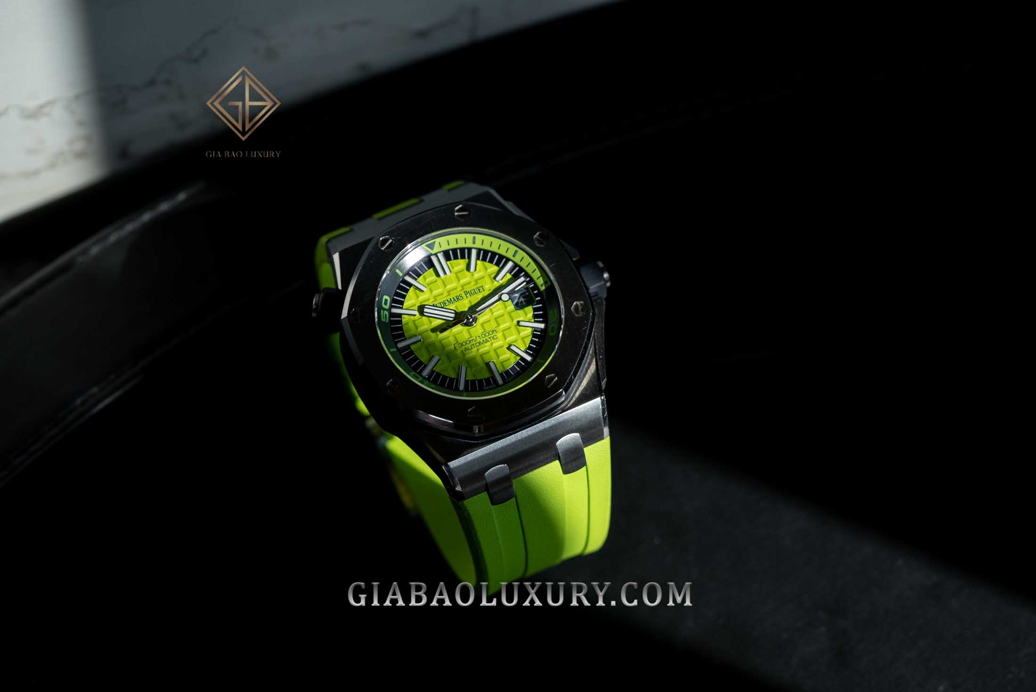 Review đồng hồ Audemars Piguet Royal Oak Offshore Diver 15710ST Xanh cốm