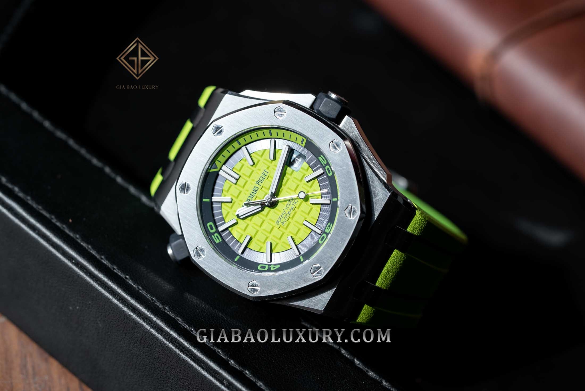 Review đồng hồ Audemars Piguet Royal Oak Offshore Diver 15710ST Xanh cốm