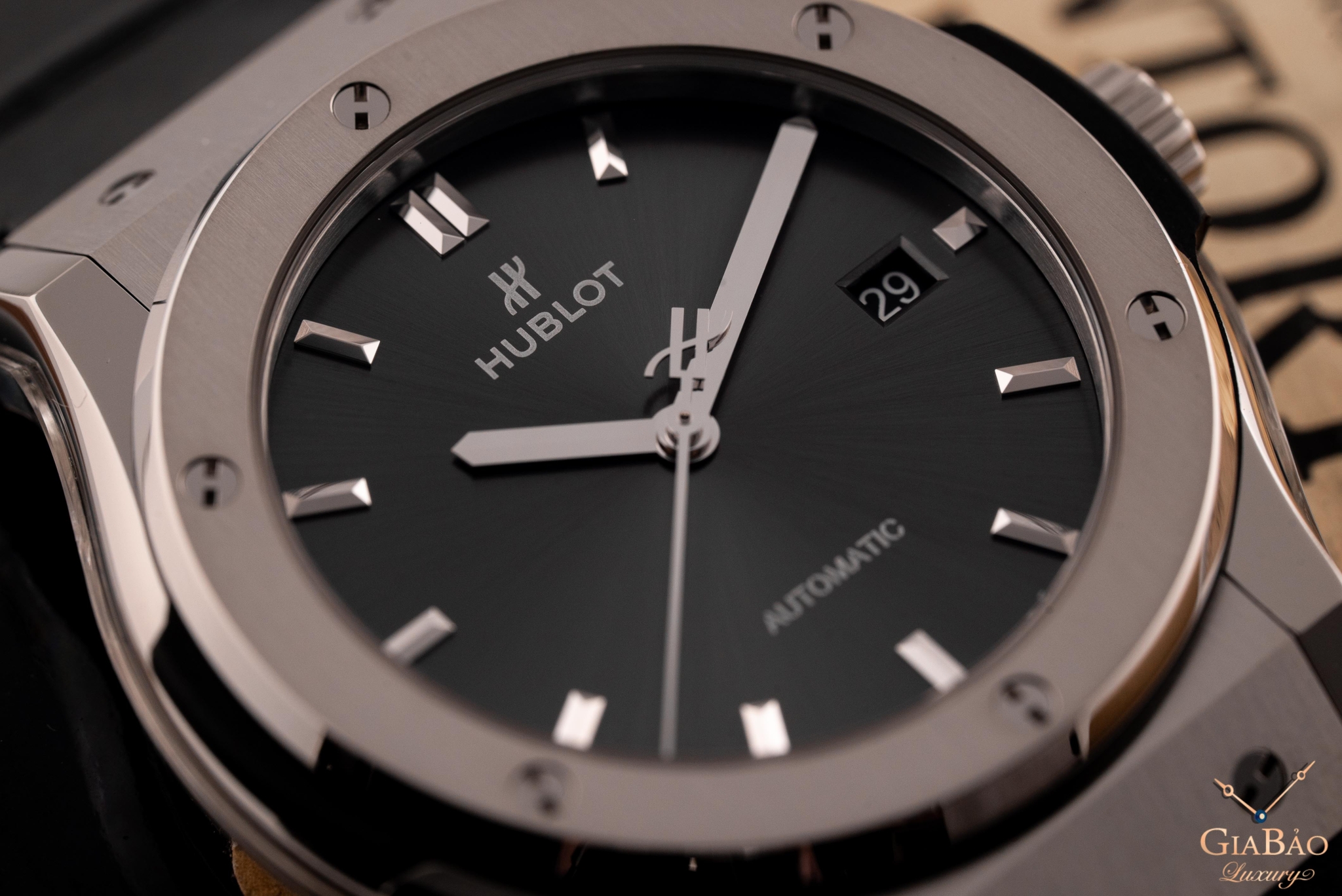 Đồng Hồ Hublot Classic Fusion Grey Titanium 42mm 511.NX.7071.LR