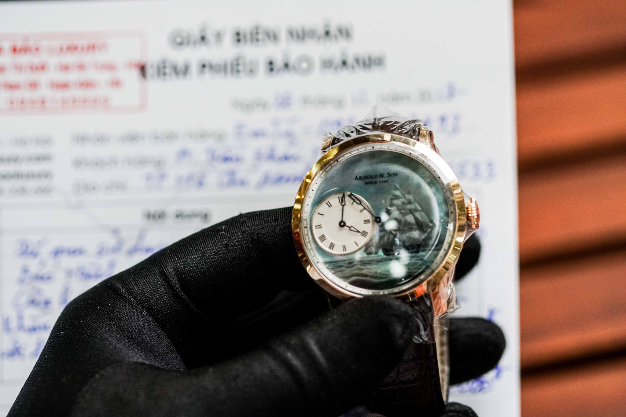 Đồng Hồ Arnold & Son “The Honourable East India Company's Ship”