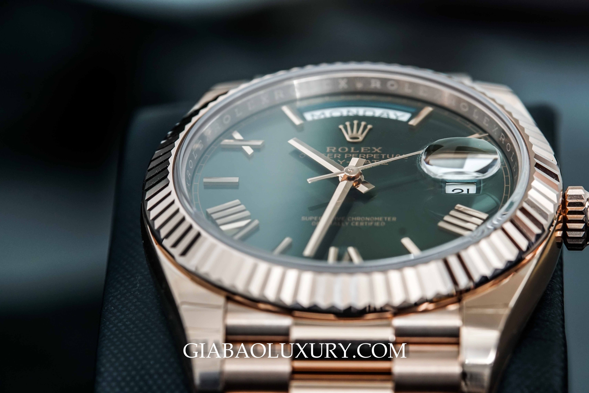 đồng hồ Rolex Day-Date 228235 phiên bản kỷ niệm