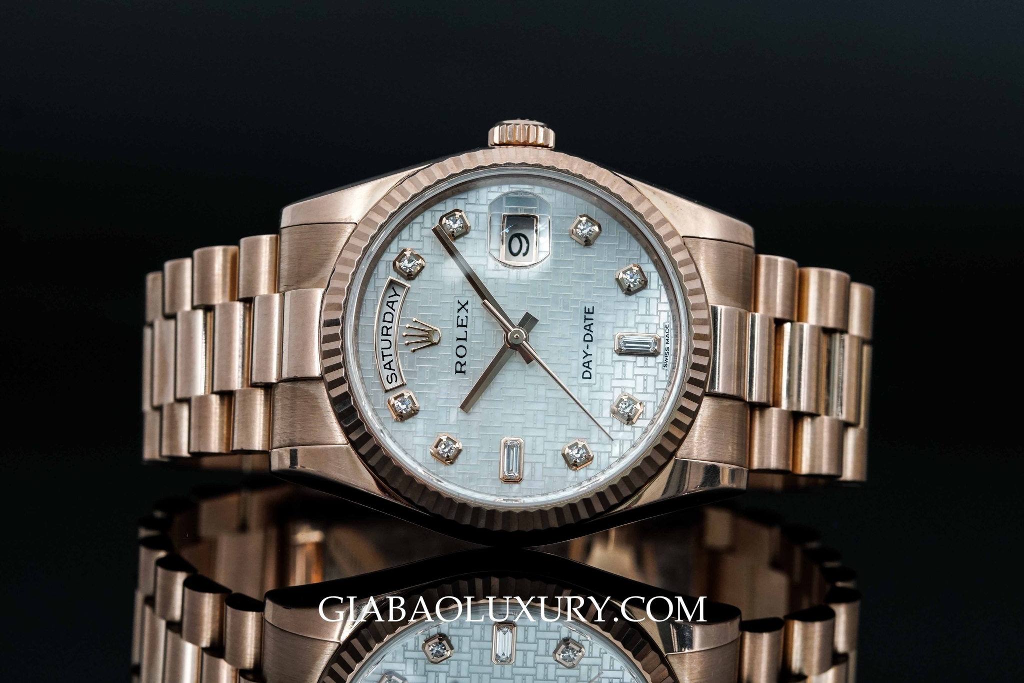 Đồng hồ Rolex Oyster Perpetual Day-Date 11235 mặt khảm trai họa tiết